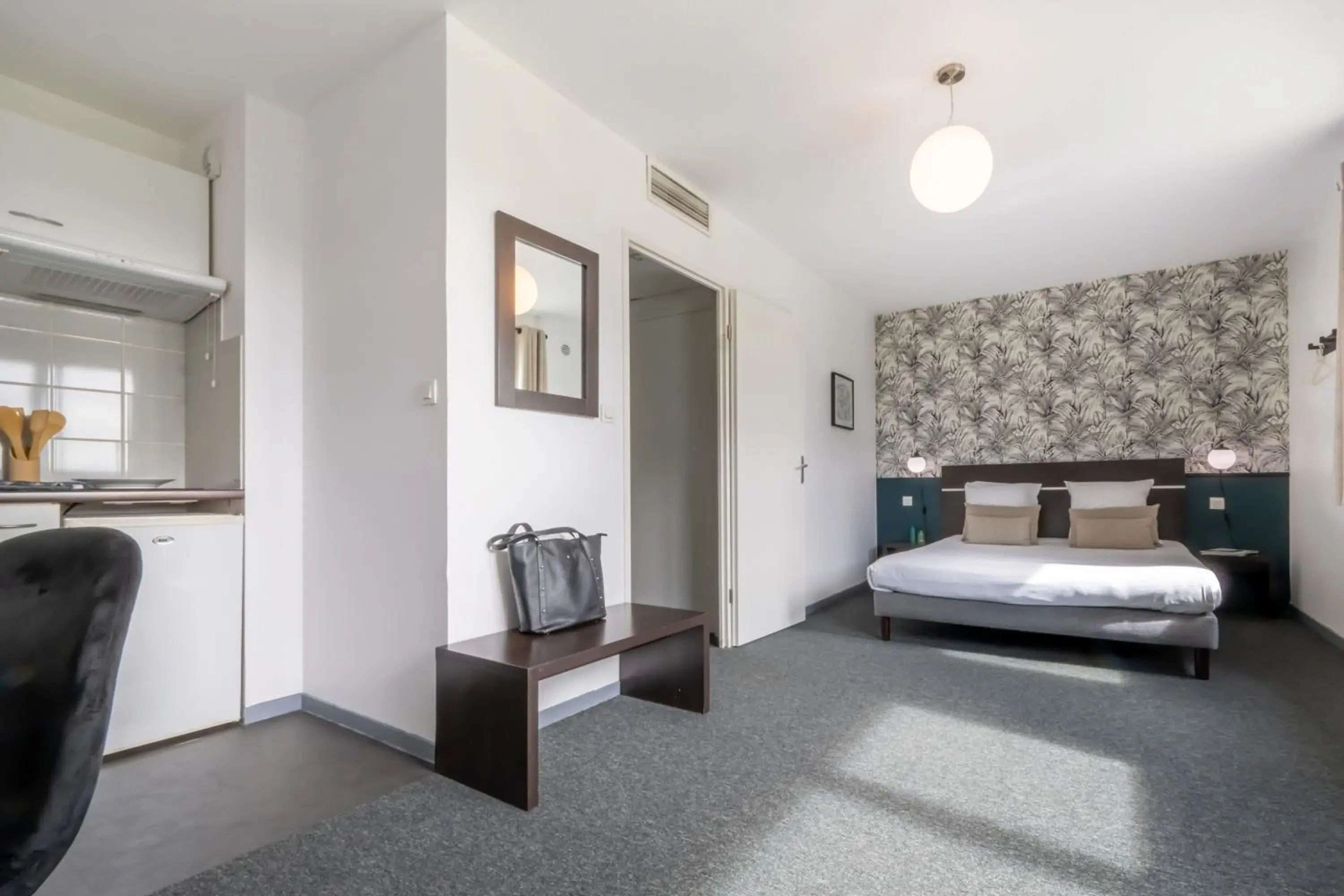 Bedroom, Bed in Nemea Appart Hotel Toulouse Aéroport Bedroom, Bed in Nemea Appart Hotel Toulouse Aéroport