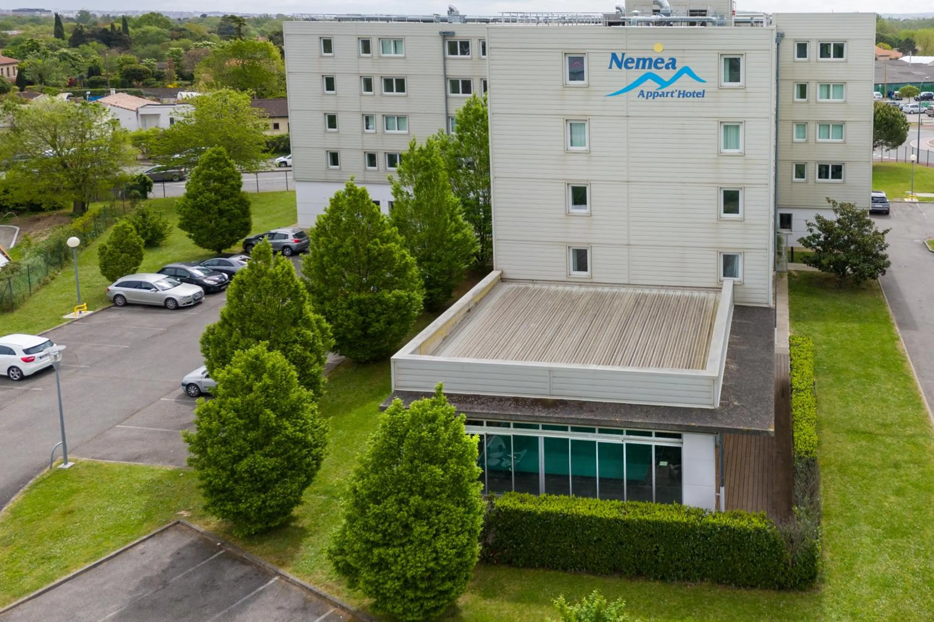 Property building in Nemea Appart Hotel Toulouse Aéroport
