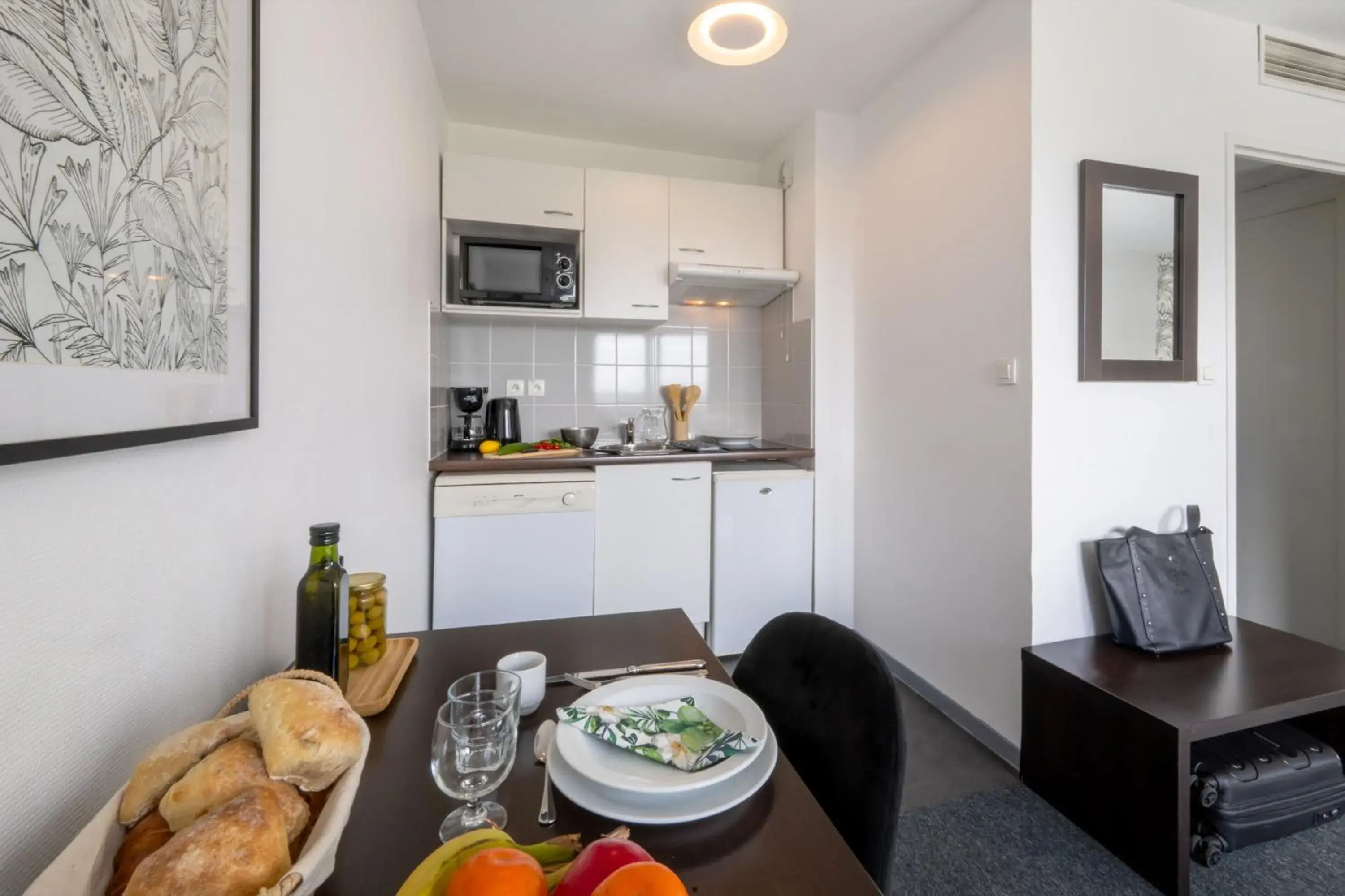 Dining area in Nemea Appart Hotel Toulouse Aéroport Dining area in Nemea Appart Hotel Toulouse Aéroport