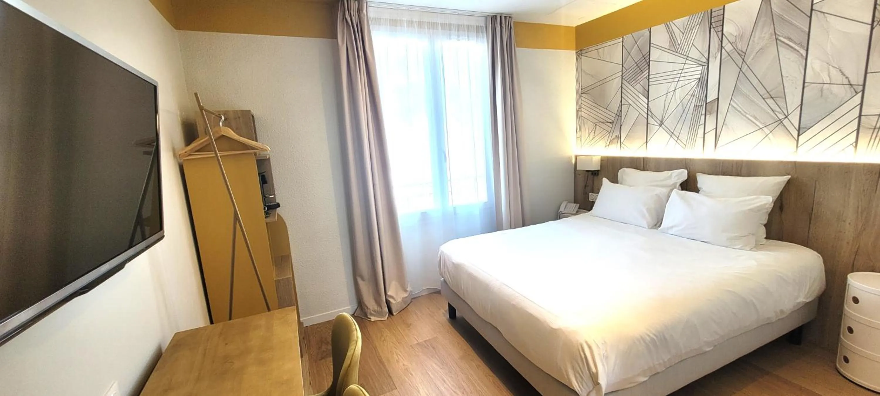 Bed in Mercure Lourdes Impérial