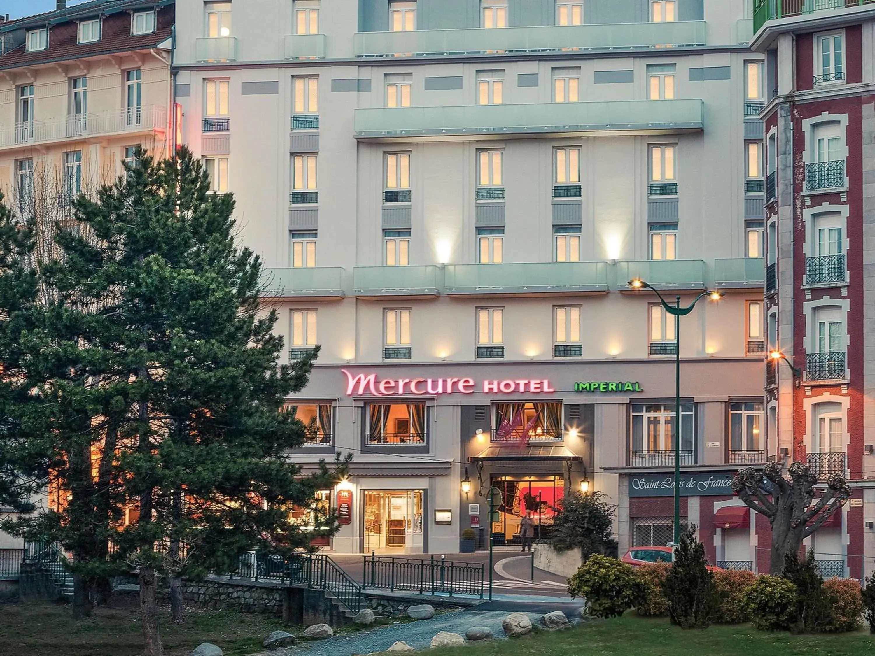 Property building in Mercure Lourdes Impérial Property building in Mercure Lourdes Impérial