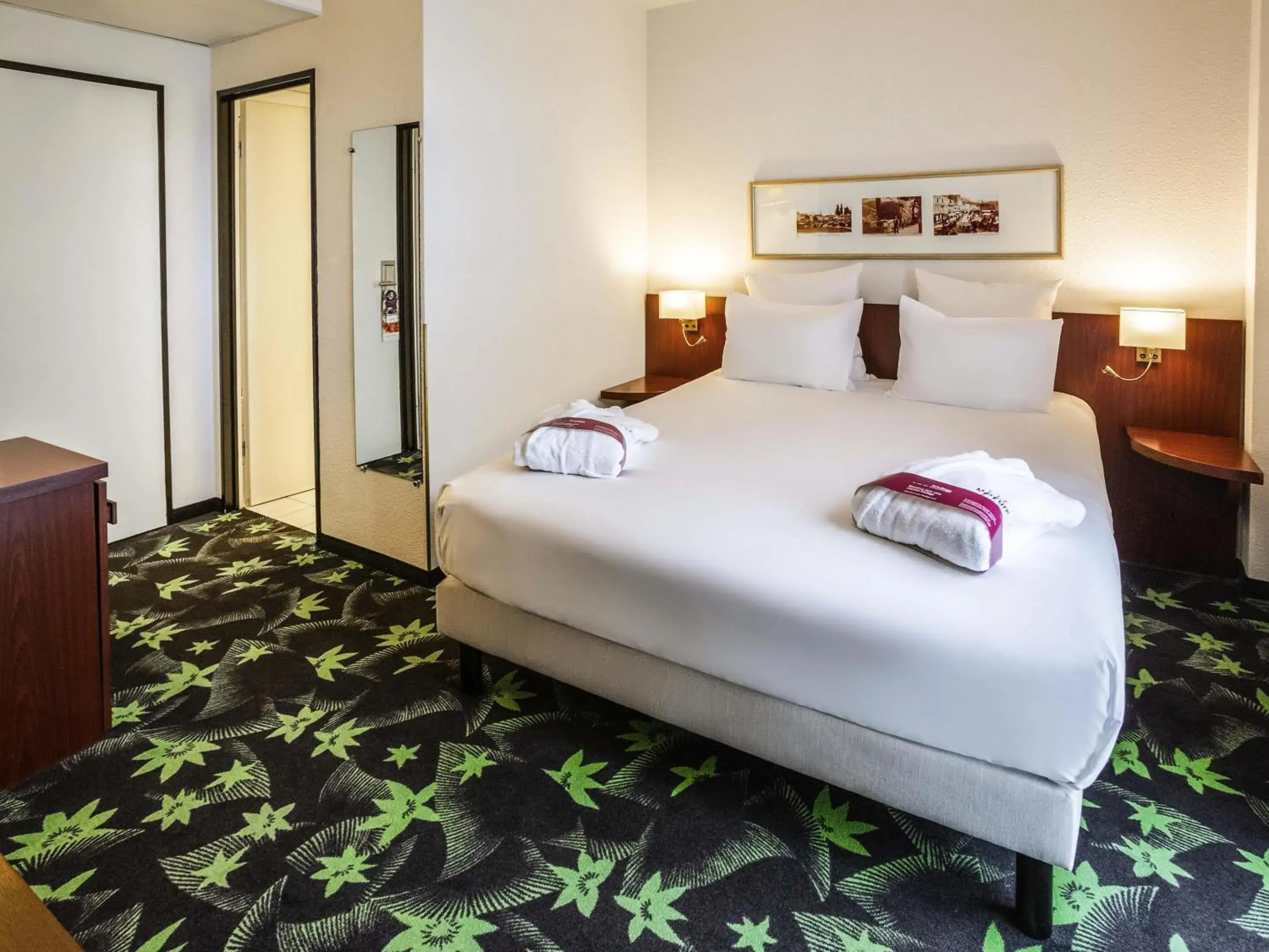 Bedroom, Bed in Mercure Lourdes Impérial Bedroom, Bed in Mercure Lourdes Impérial