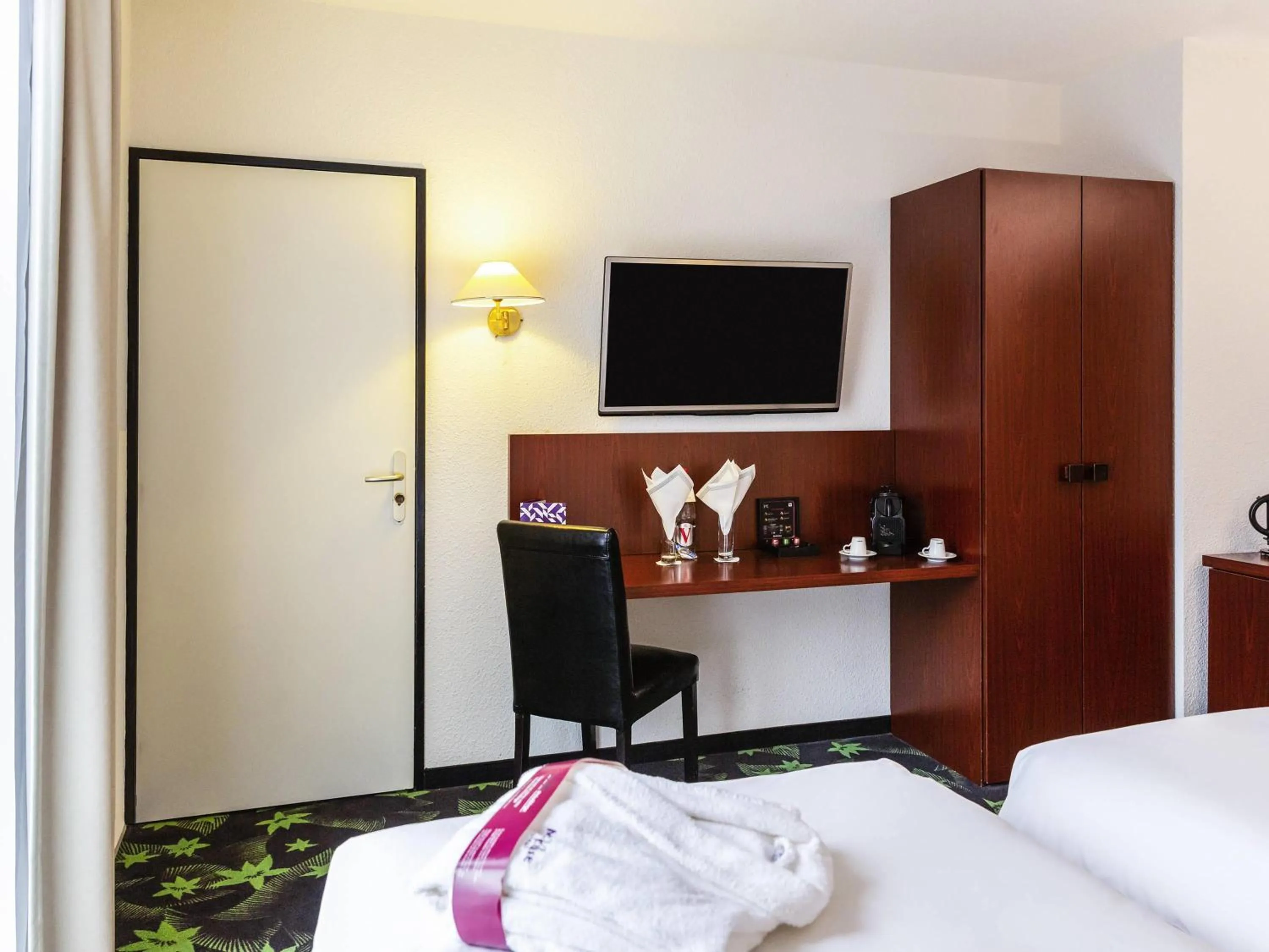 Bedroom, Bed in Mercure Lourdes Impérial