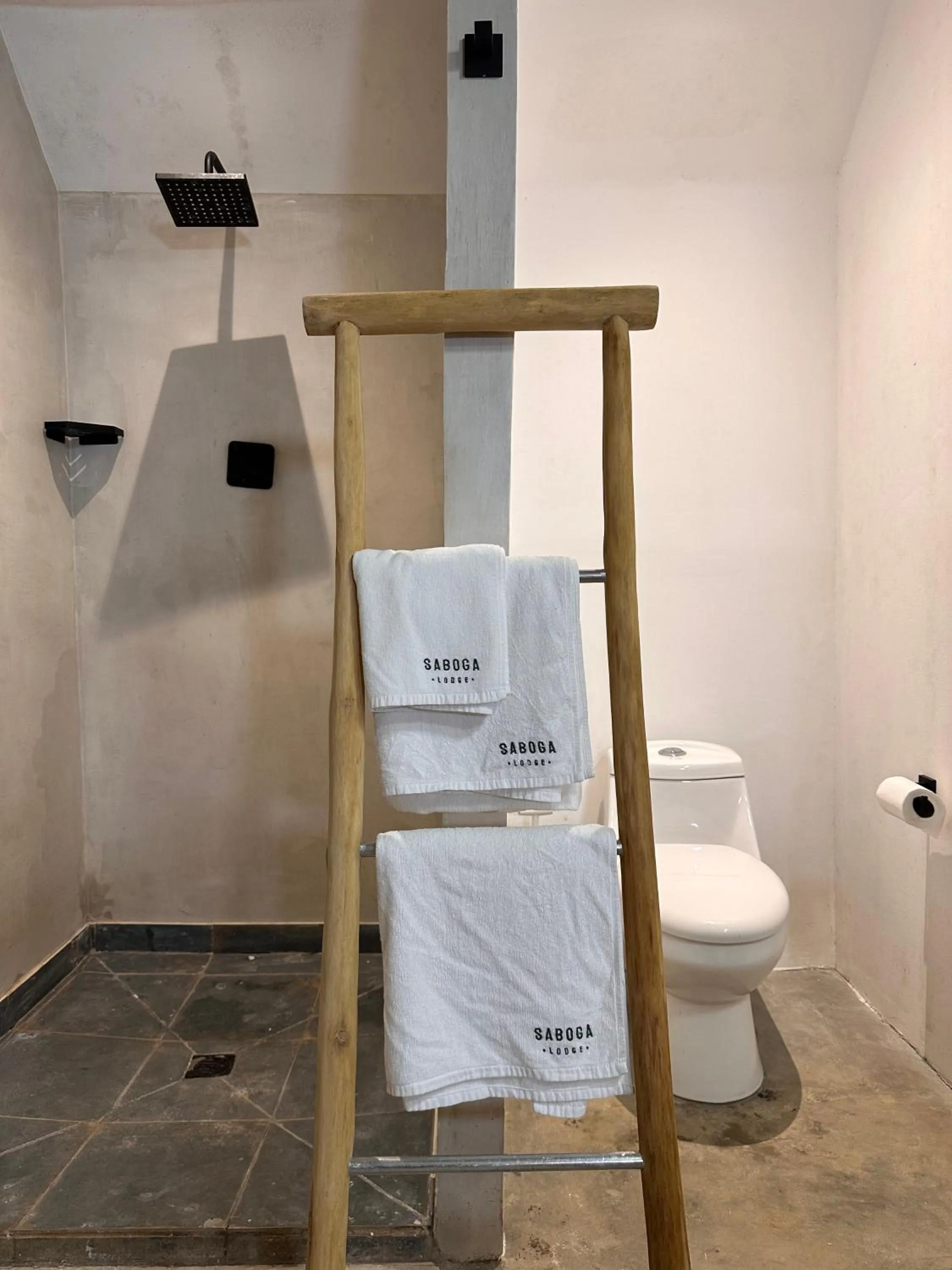 Bathroom in Saboga Lodge