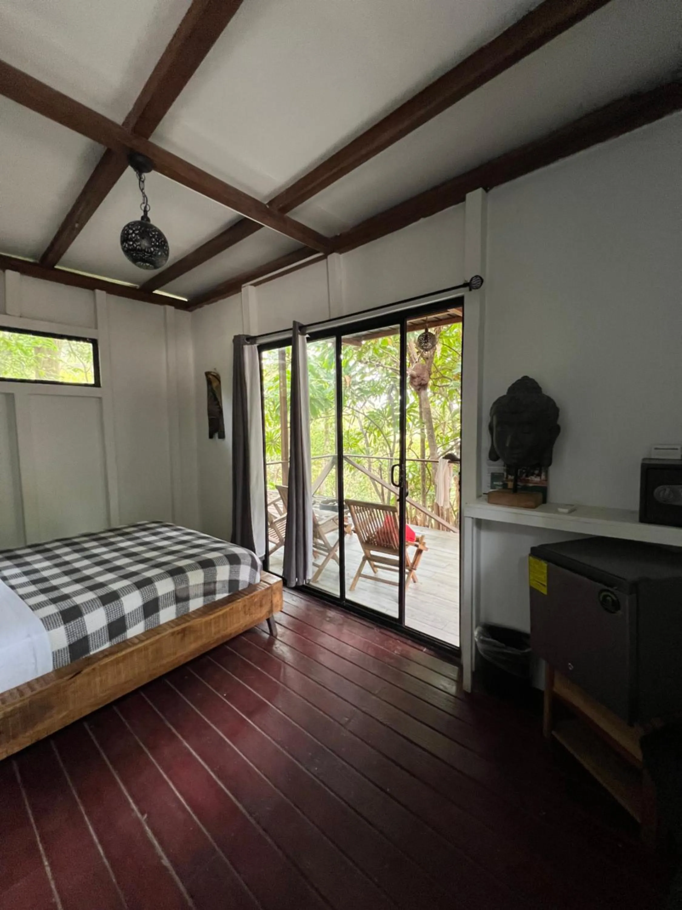 Photo of the whole room in Saboga Lodge