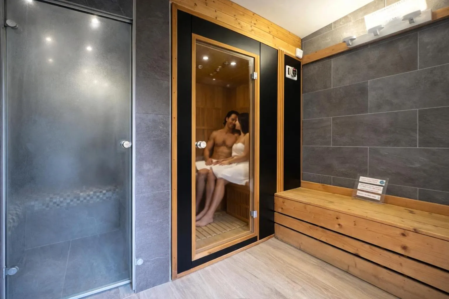 Sauna in Logis Hôtel Les Grenadines