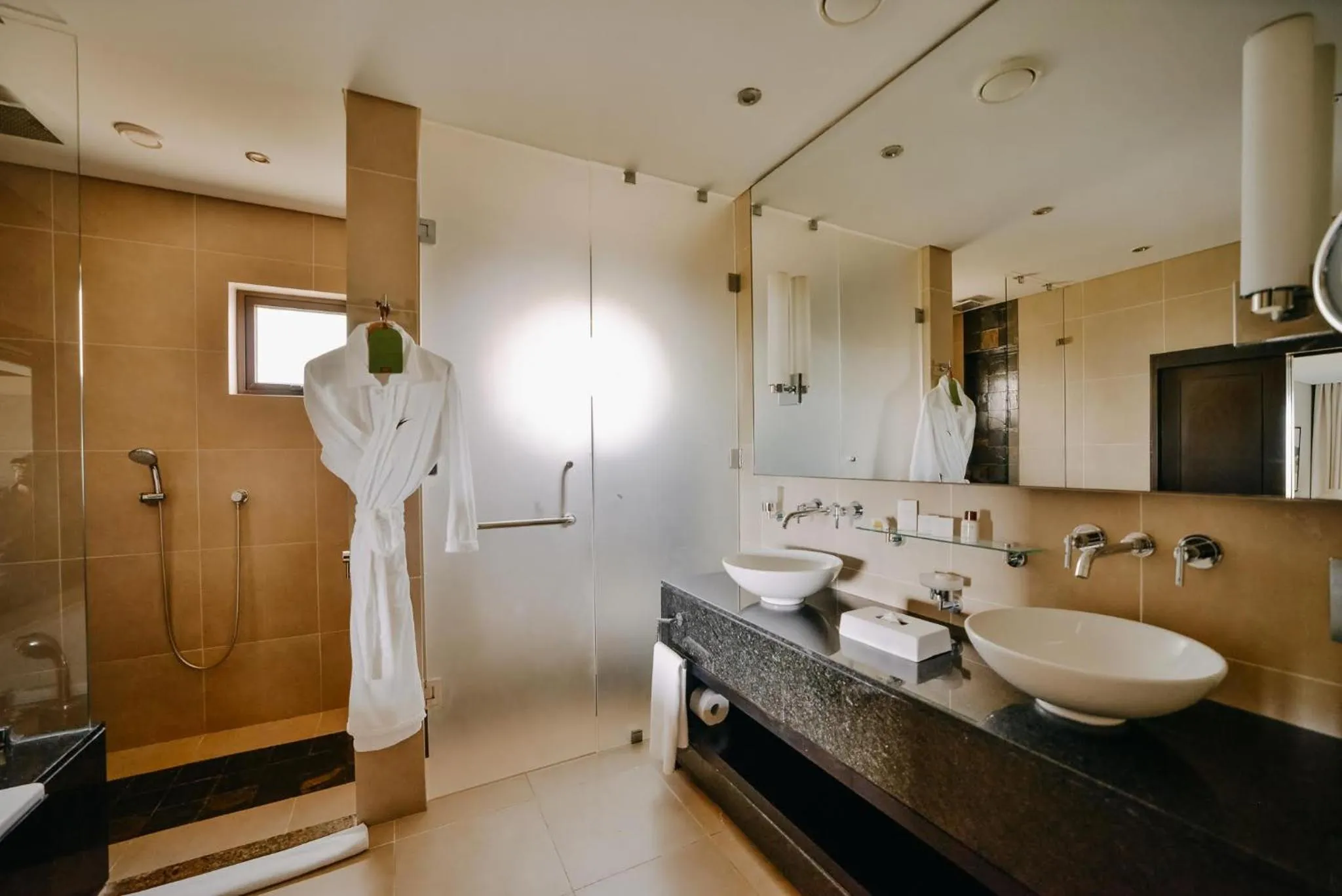 Shower in Anahita Golf & Spa Resort