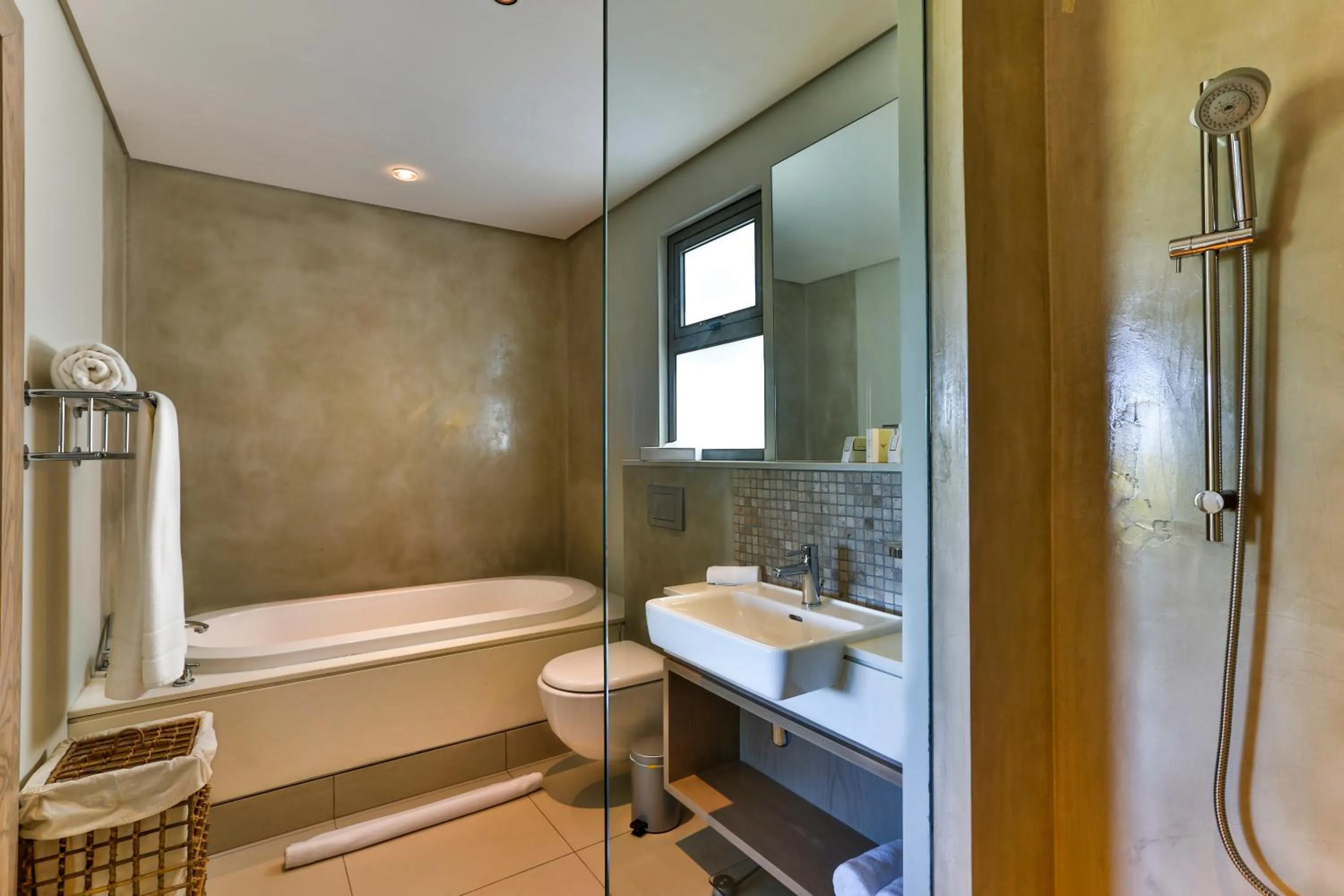 Shower in Anahita Golf & Spa Resort