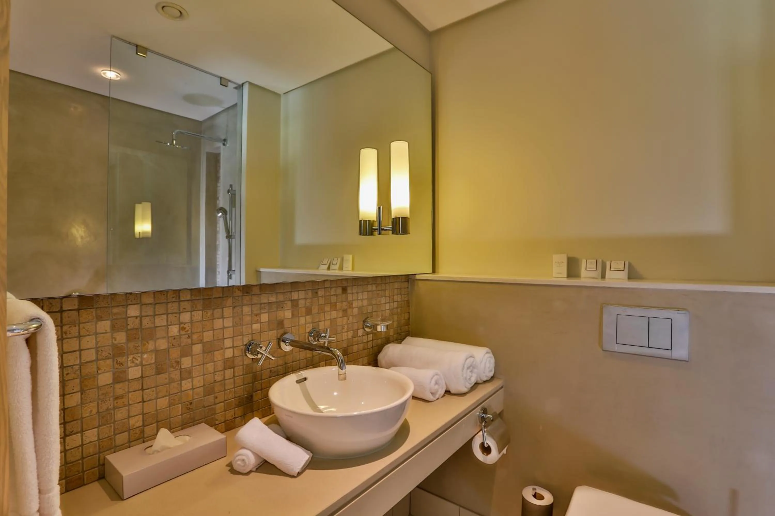 Shower in Anahita Golf & Spa Resort