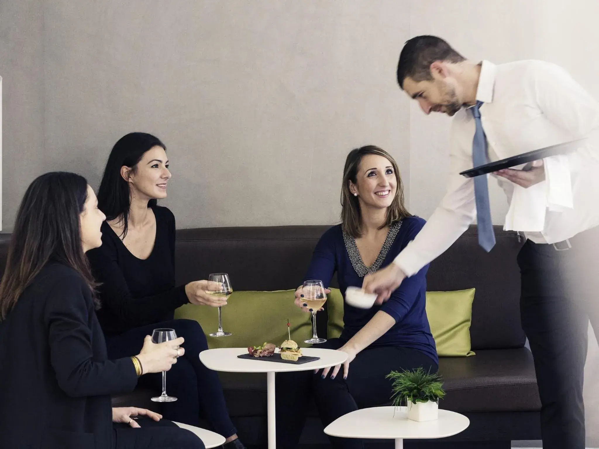 Lounge or bar in Mercure Pont d’Avignon Centre Lounge or bar in Mercure Pont d’Avignon Centre