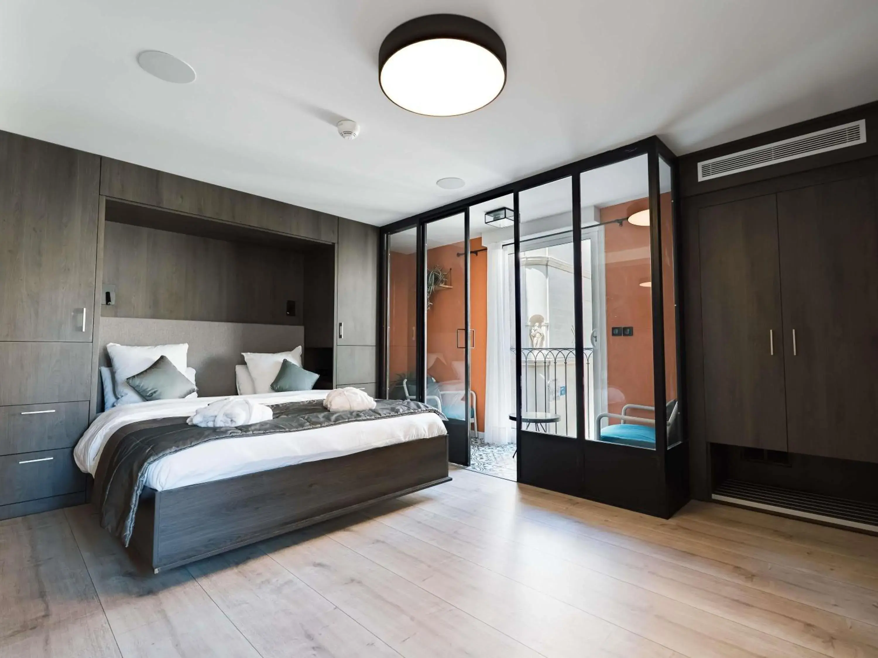 Bedroom, Bed in Mercure Pont d’Avignon Centre Bedroom, Bed in Mercure Pont d’Avignon Centre