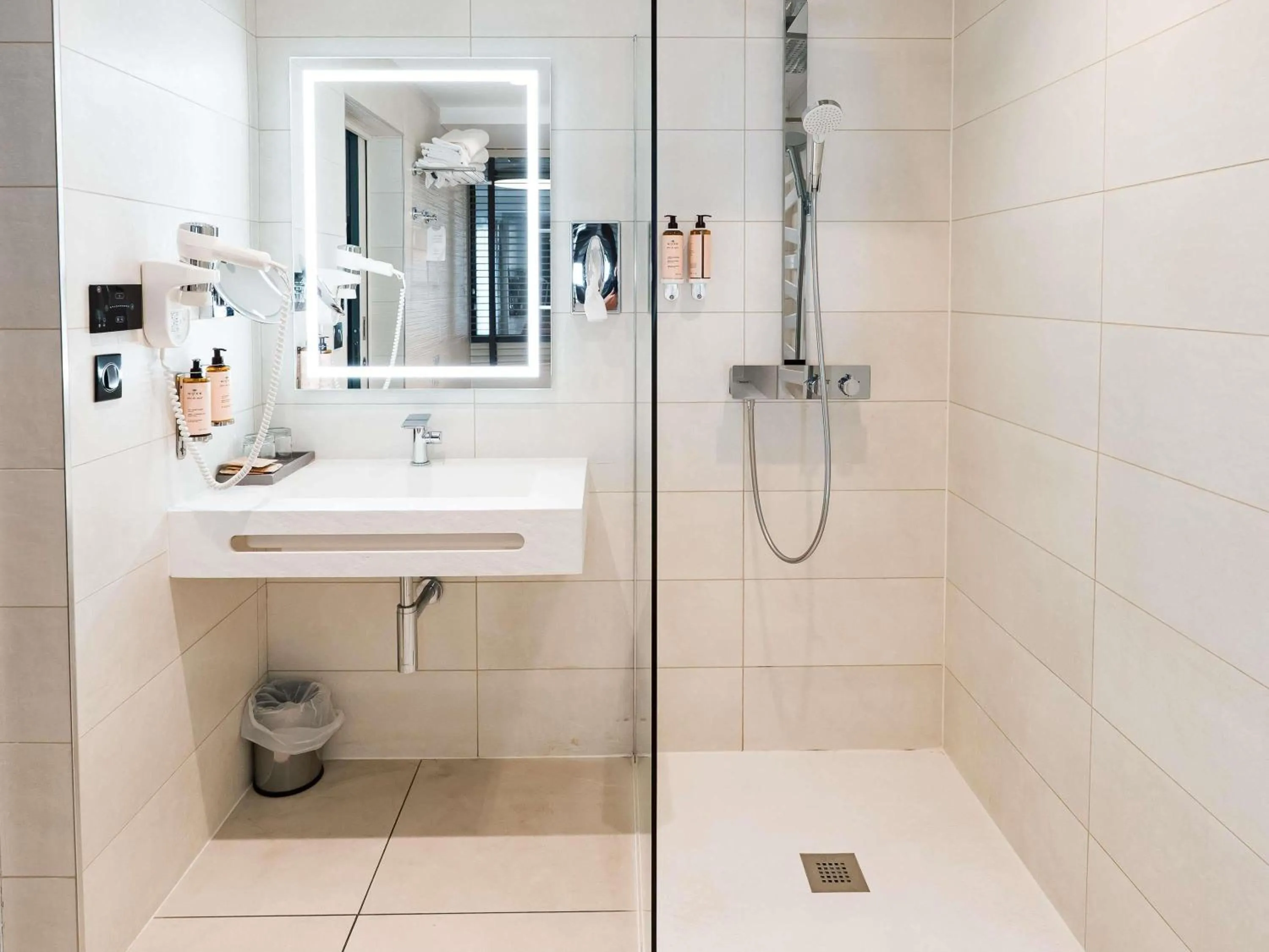 Bedroom in Mercure Pont d’Avignon Centre