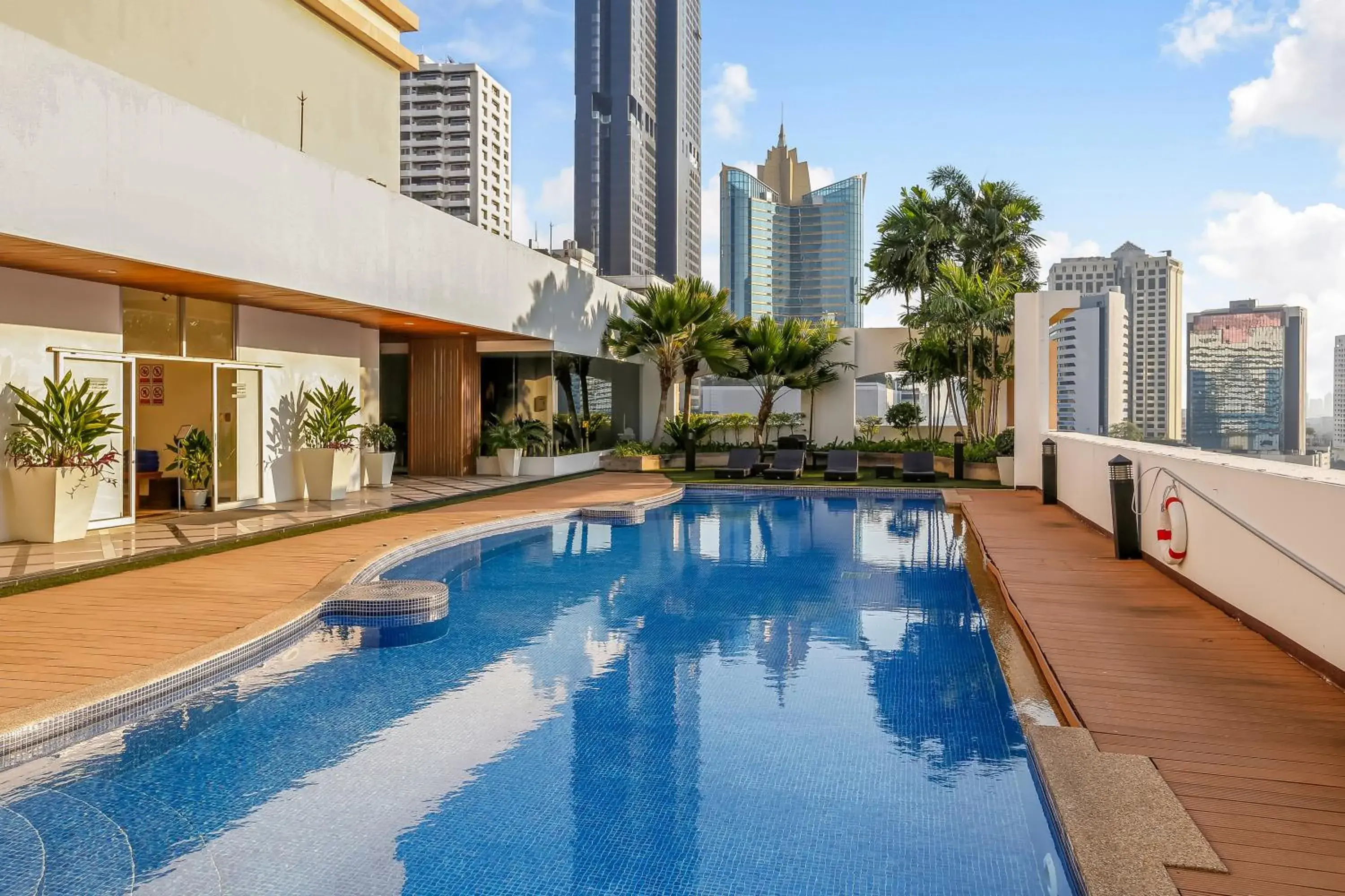Swimming pool in Grand Asoke Suites Boutique Residence Swimming pool in Grand Asoke Suites Boutique Residence