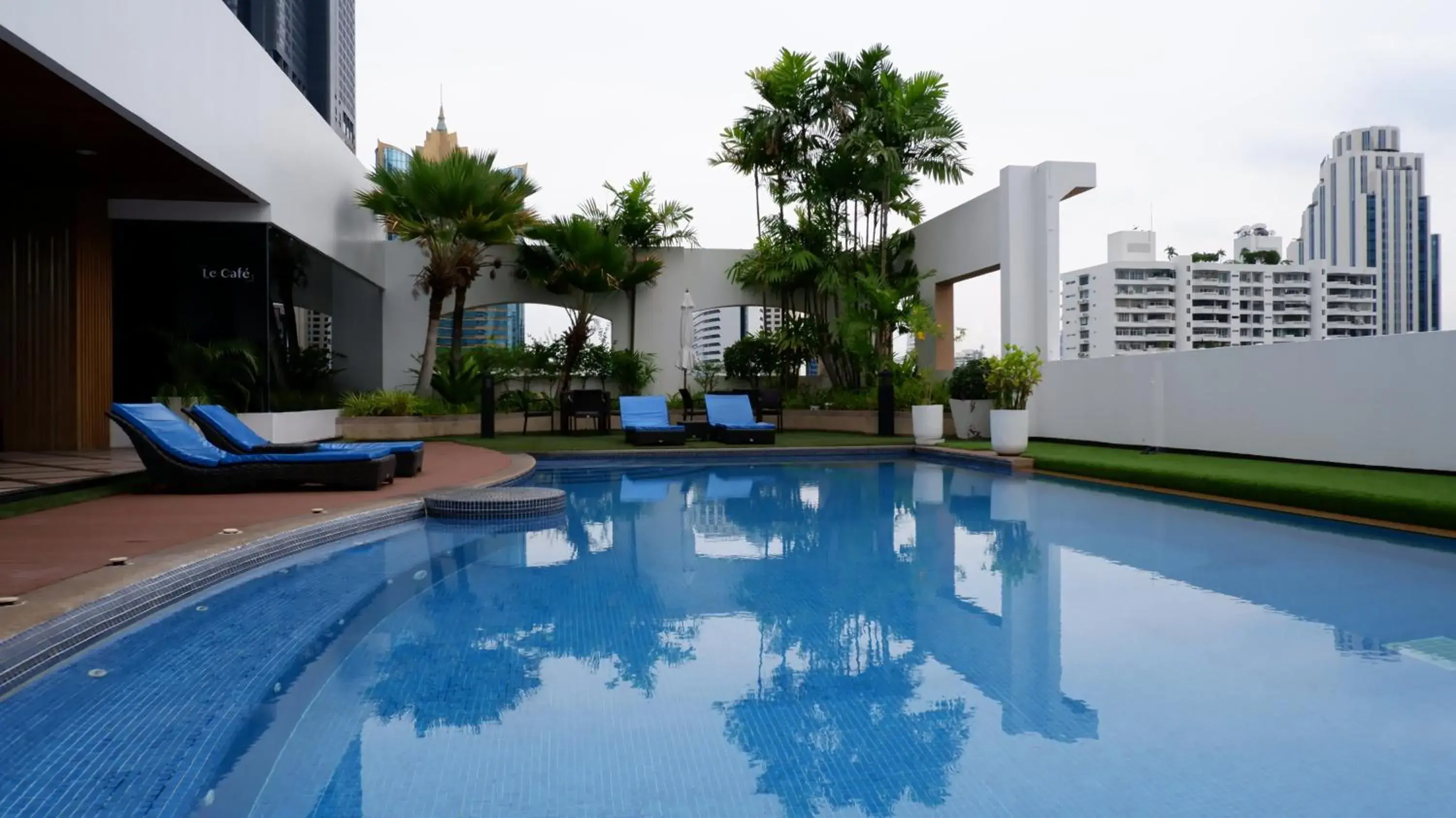 Pool view in Grand Asoke Suites Boutique Residence Pool view in Grand Asoke Suites Boutique Residence