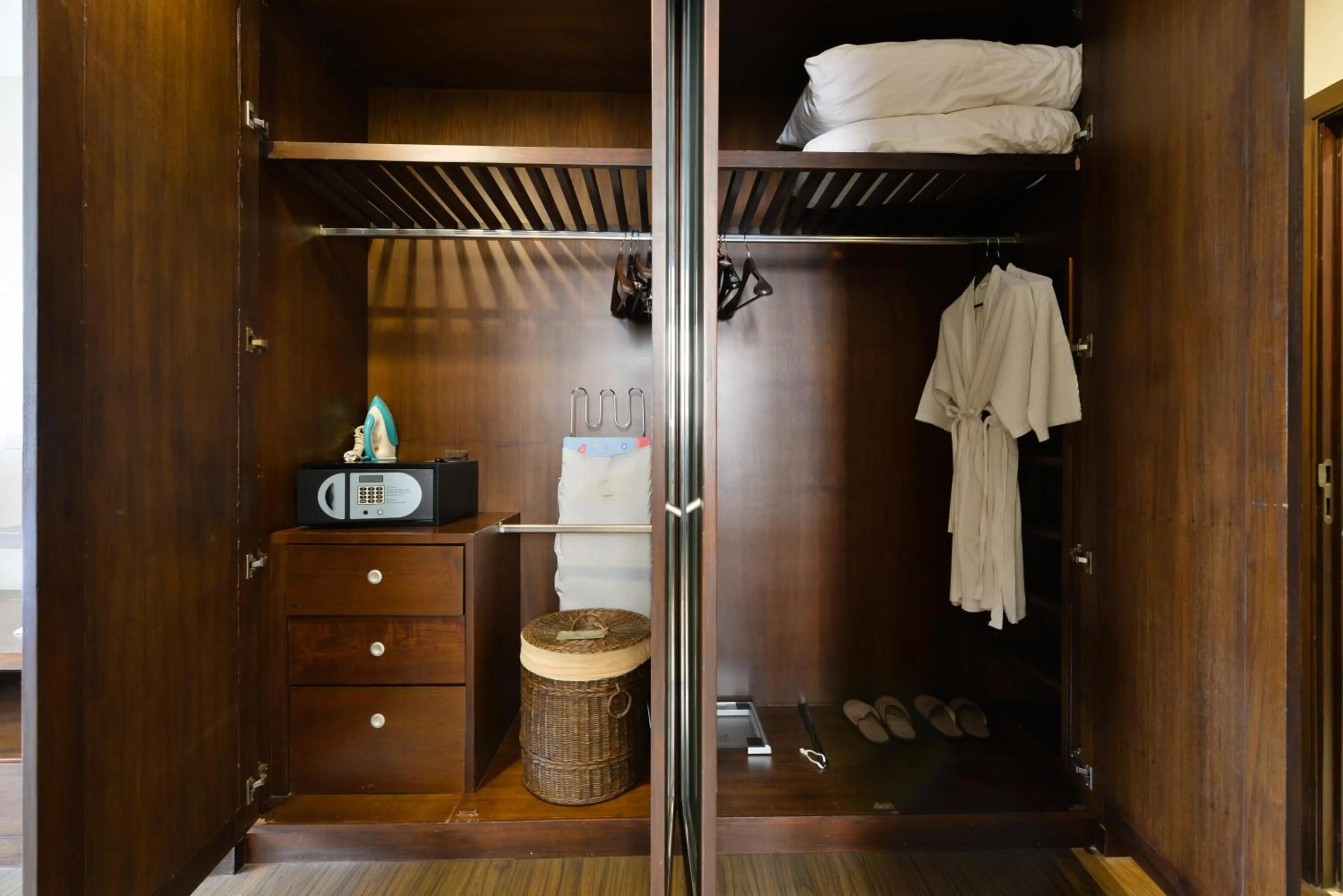 wardrobe in Grand Asoke Suites Boutique Residence