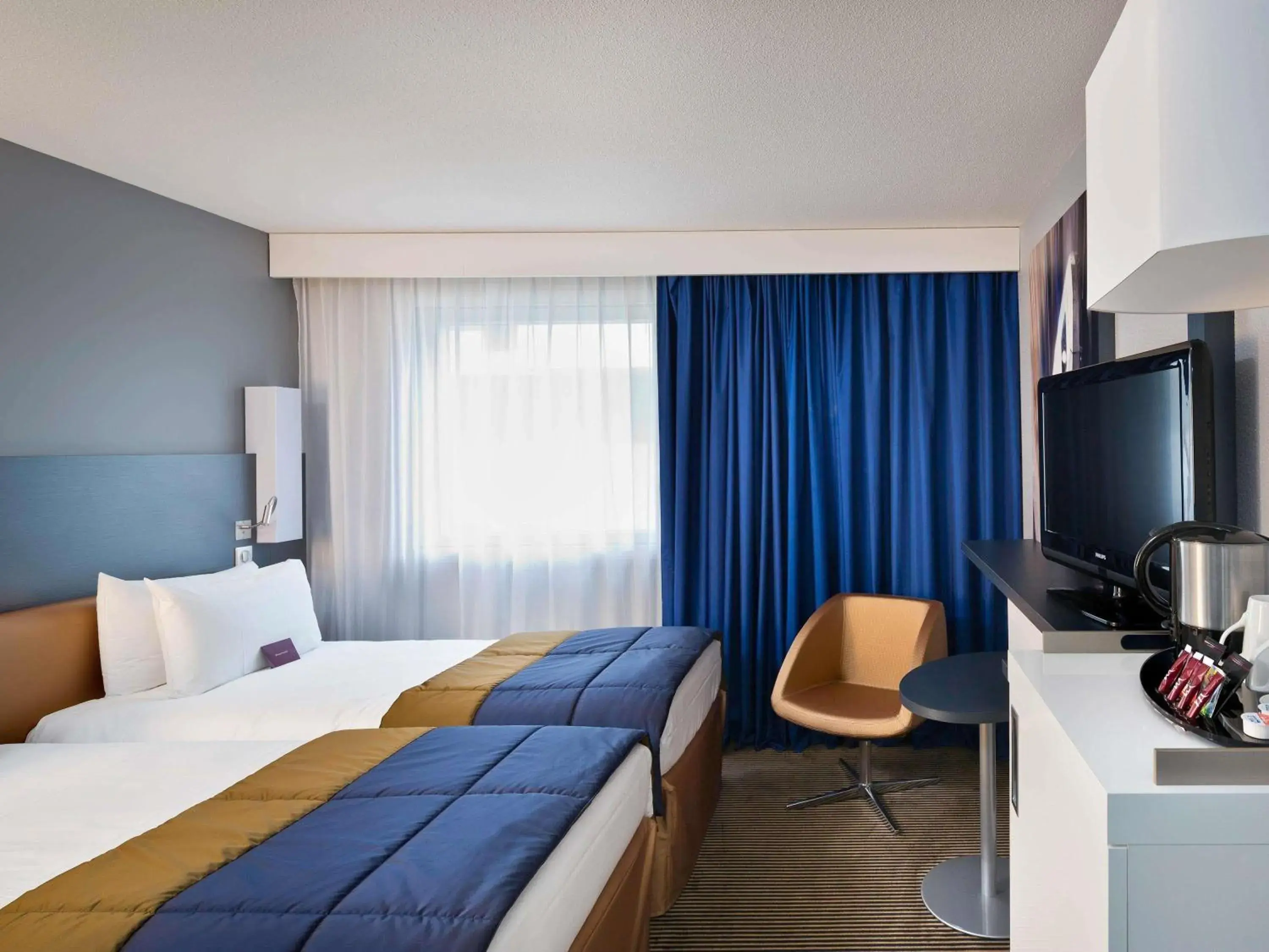 Bedroom, Bed in Mercure Paris Massy Gare TGV Bedroom, Bed in Mercure Paris Massy Gare TGV