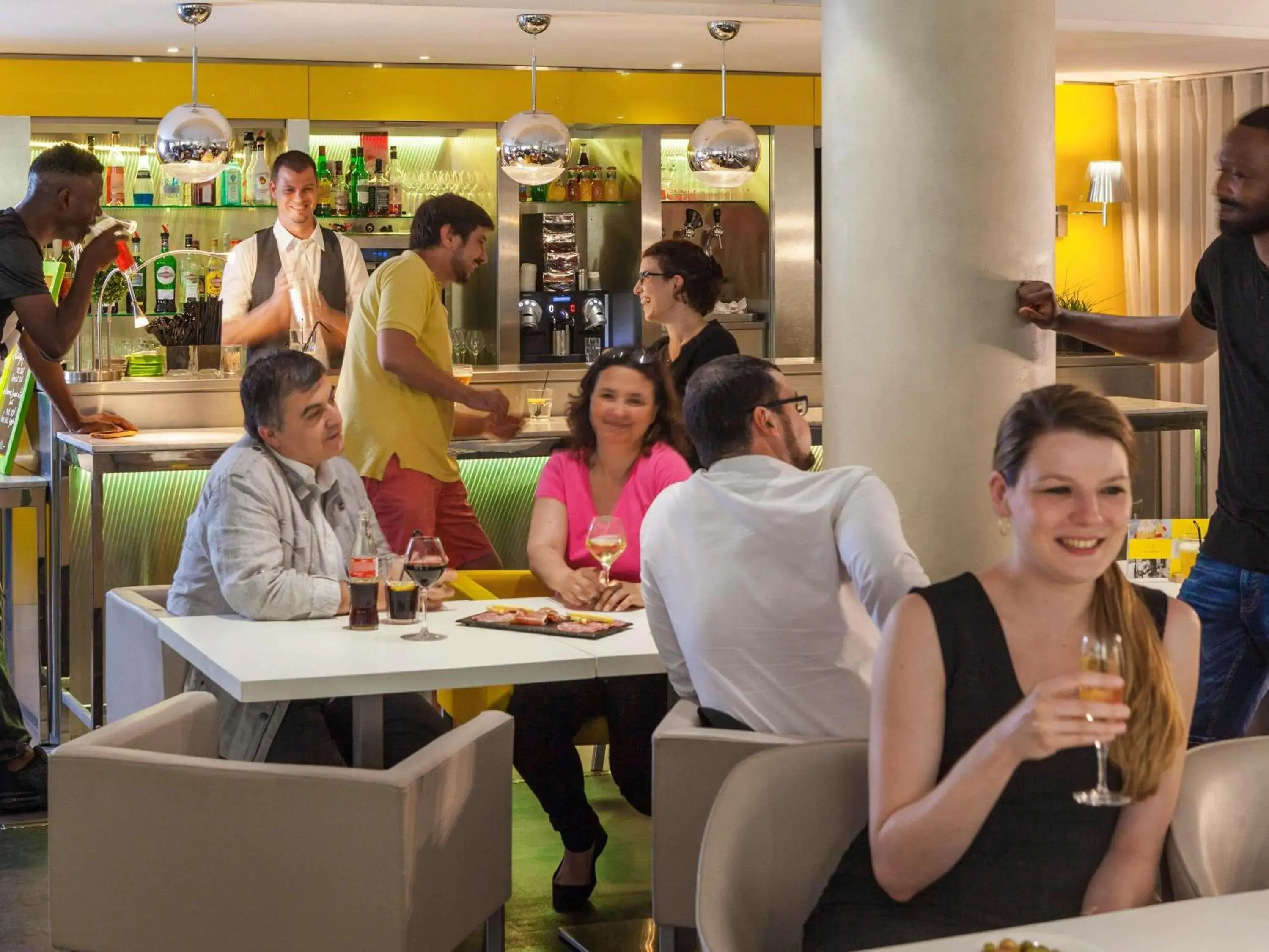 Restaurant/places to eat in Mercure Paris Massy Gare TGV Restaurant/places to eat in Mercure Paris Massy Gare TGV