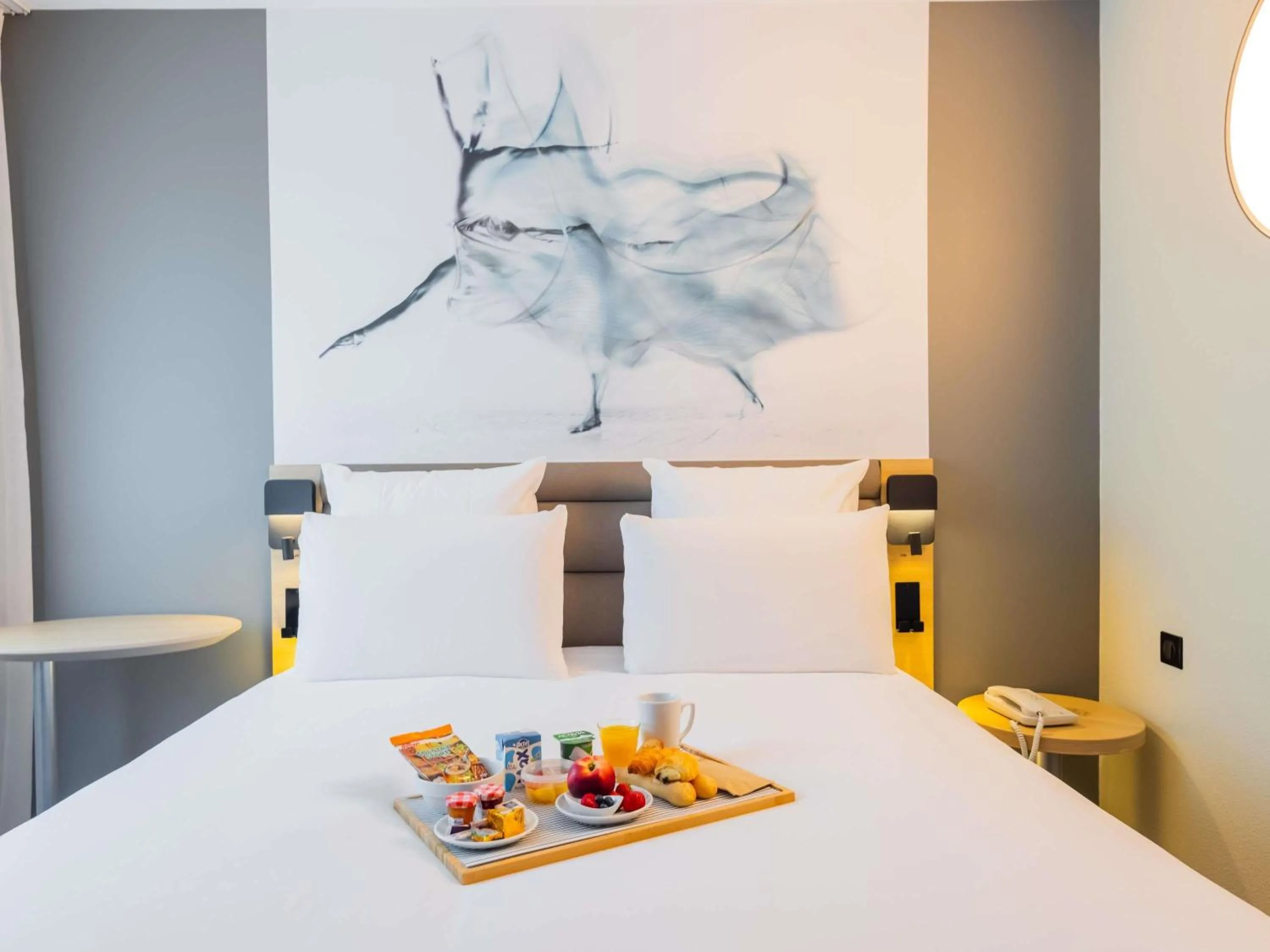 Bedroom, Bed in Mercure Paris Massy Gare TGV