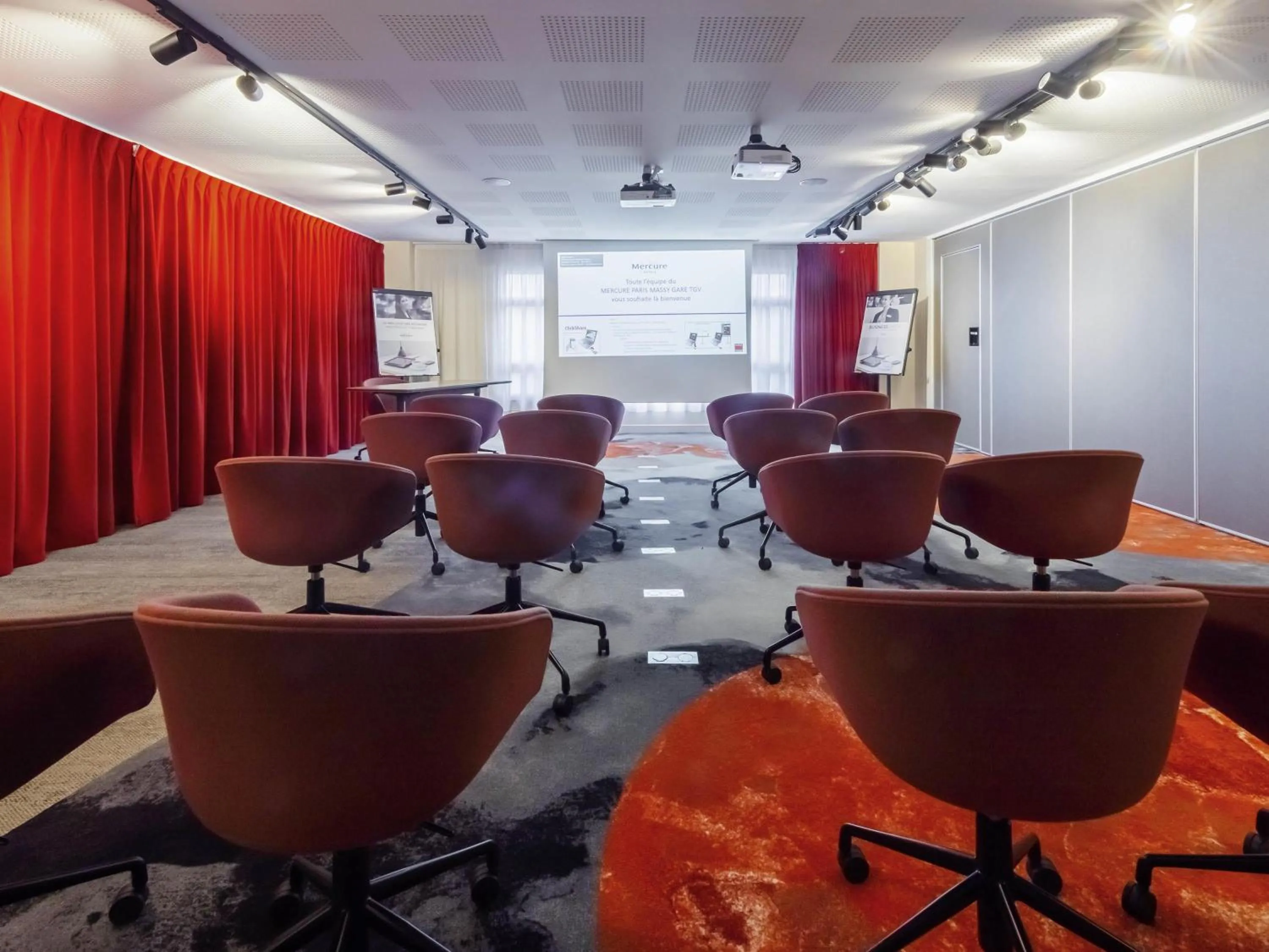 Meeting/conference room in Mercure Paris Massy Gare TGV
