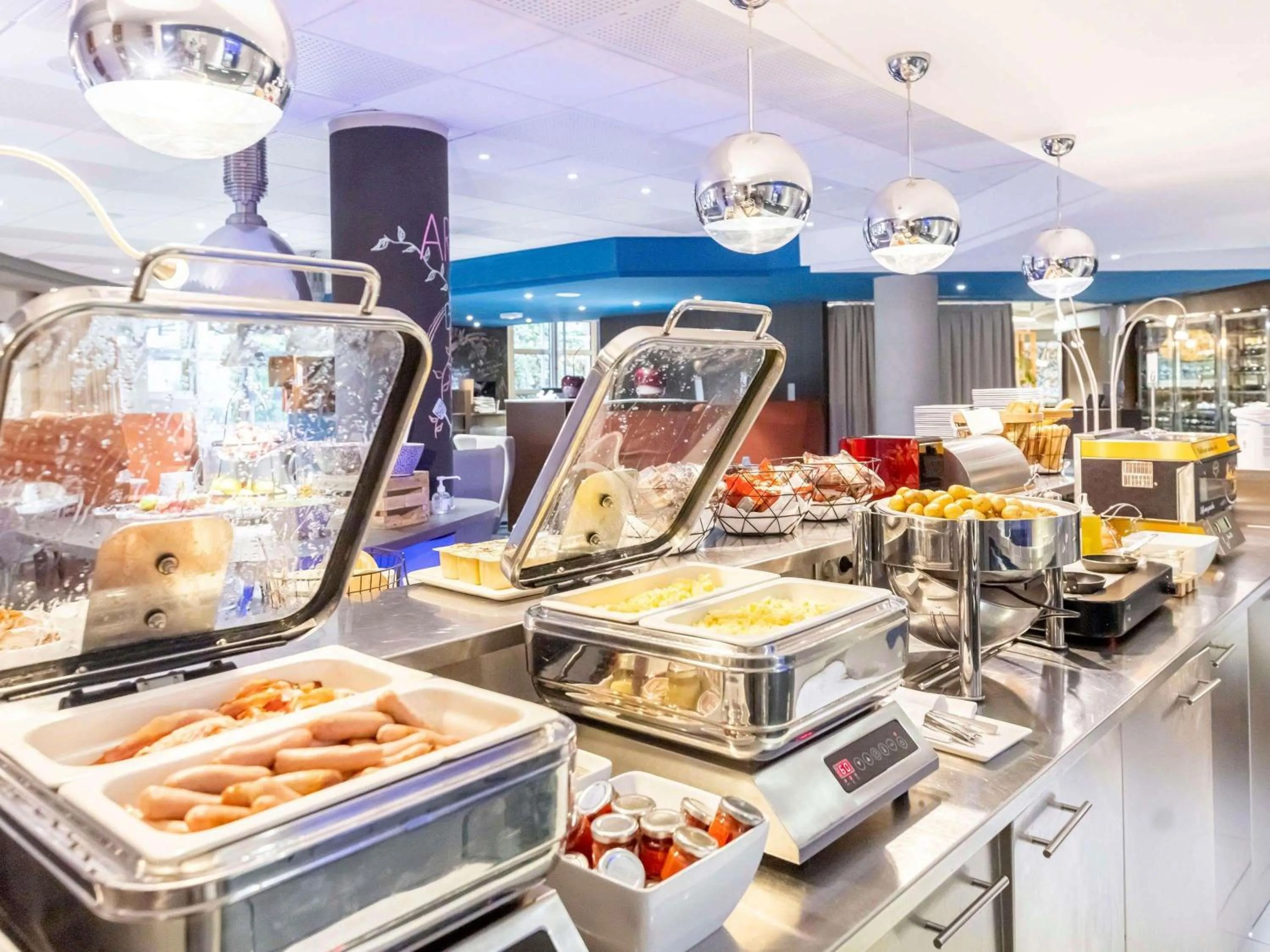 Breakfast in Mercure Paris Massy Gare TGV