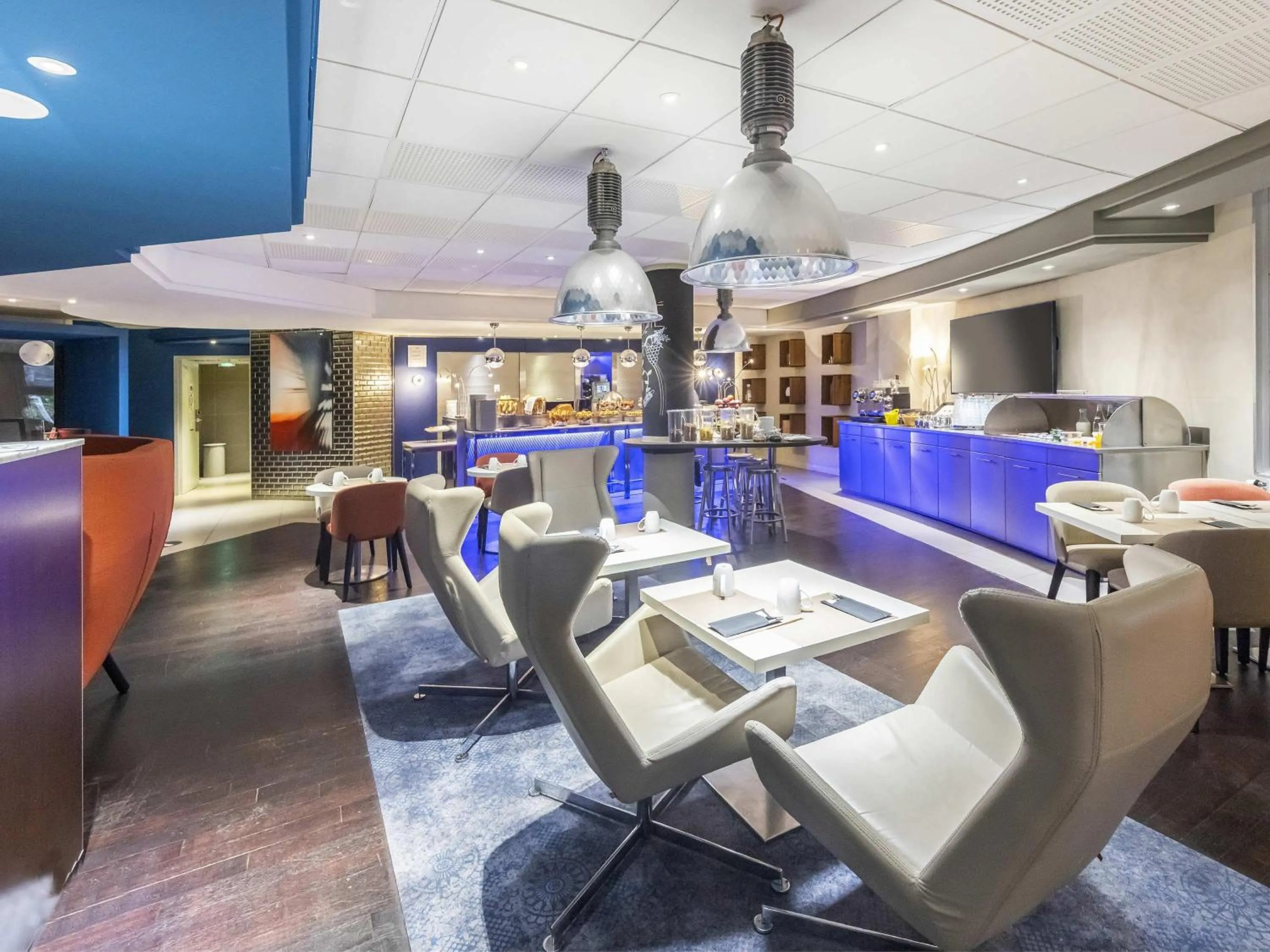 Lounge or bar in Mercure Paris Massy Gare TGV