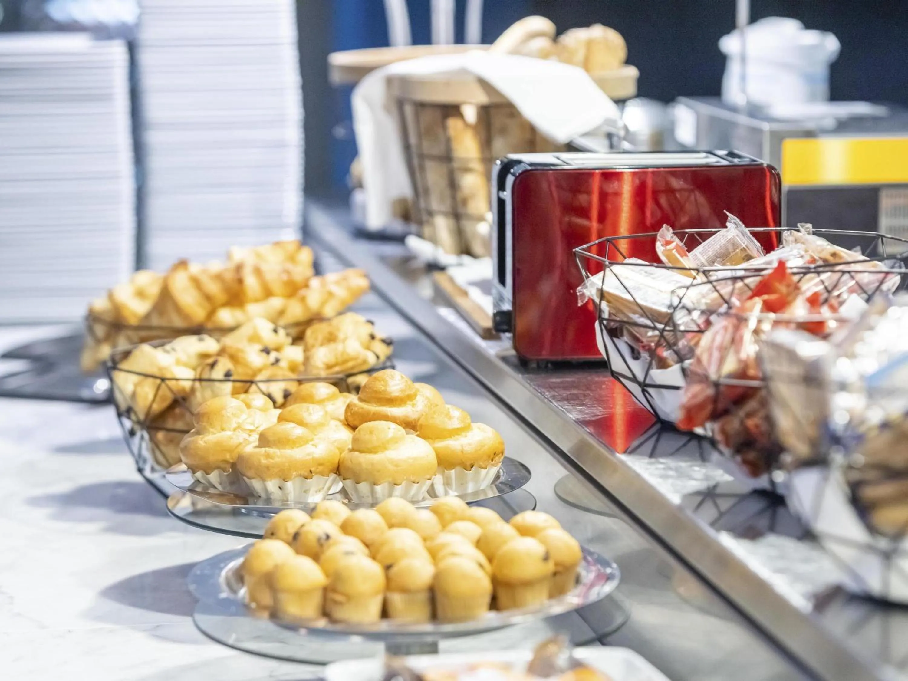 Breakfast in Mercure Paris Massy Gare TGV