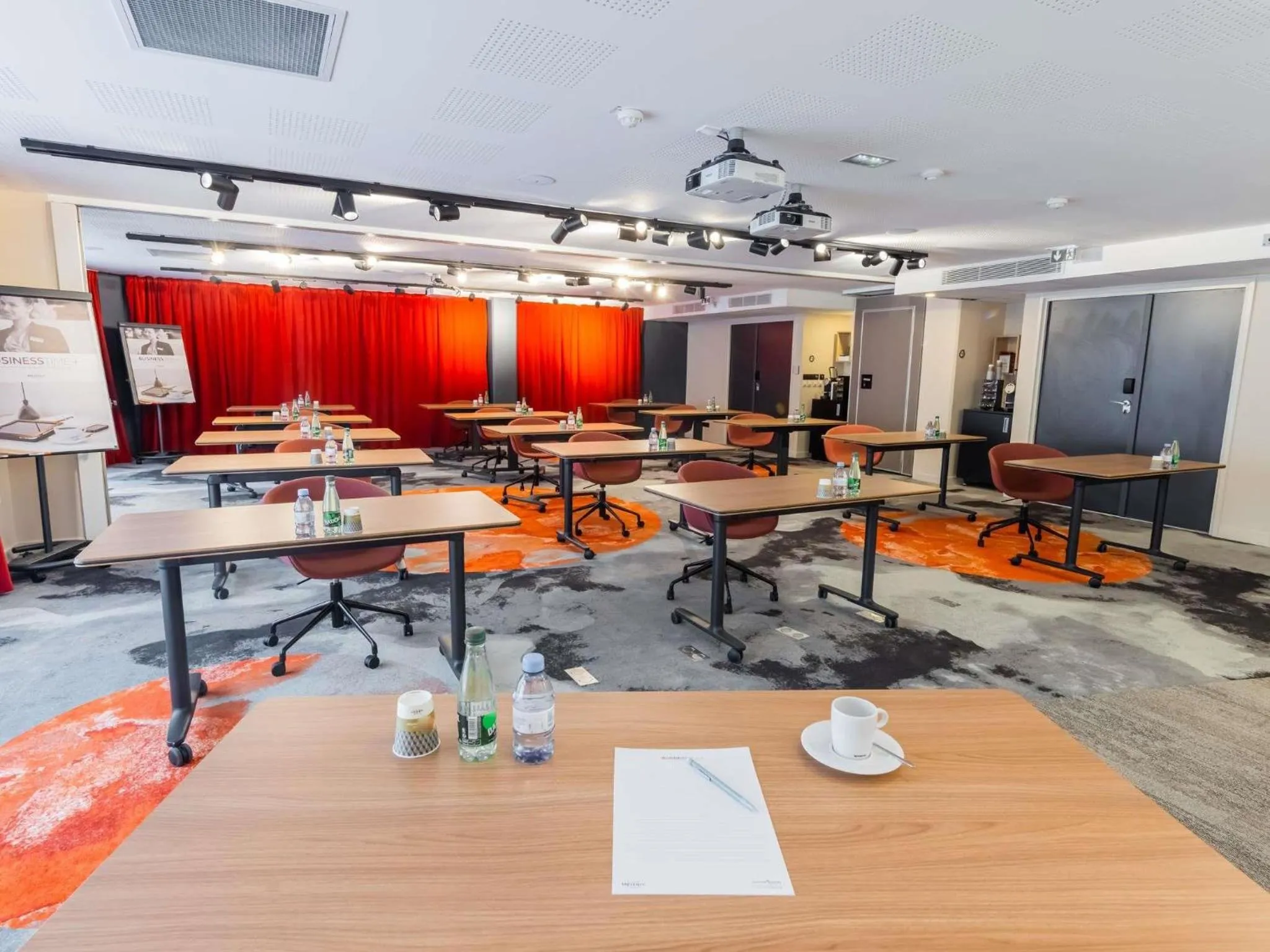 Meeting/conference room in Mercure Paris Massy Gare TGV