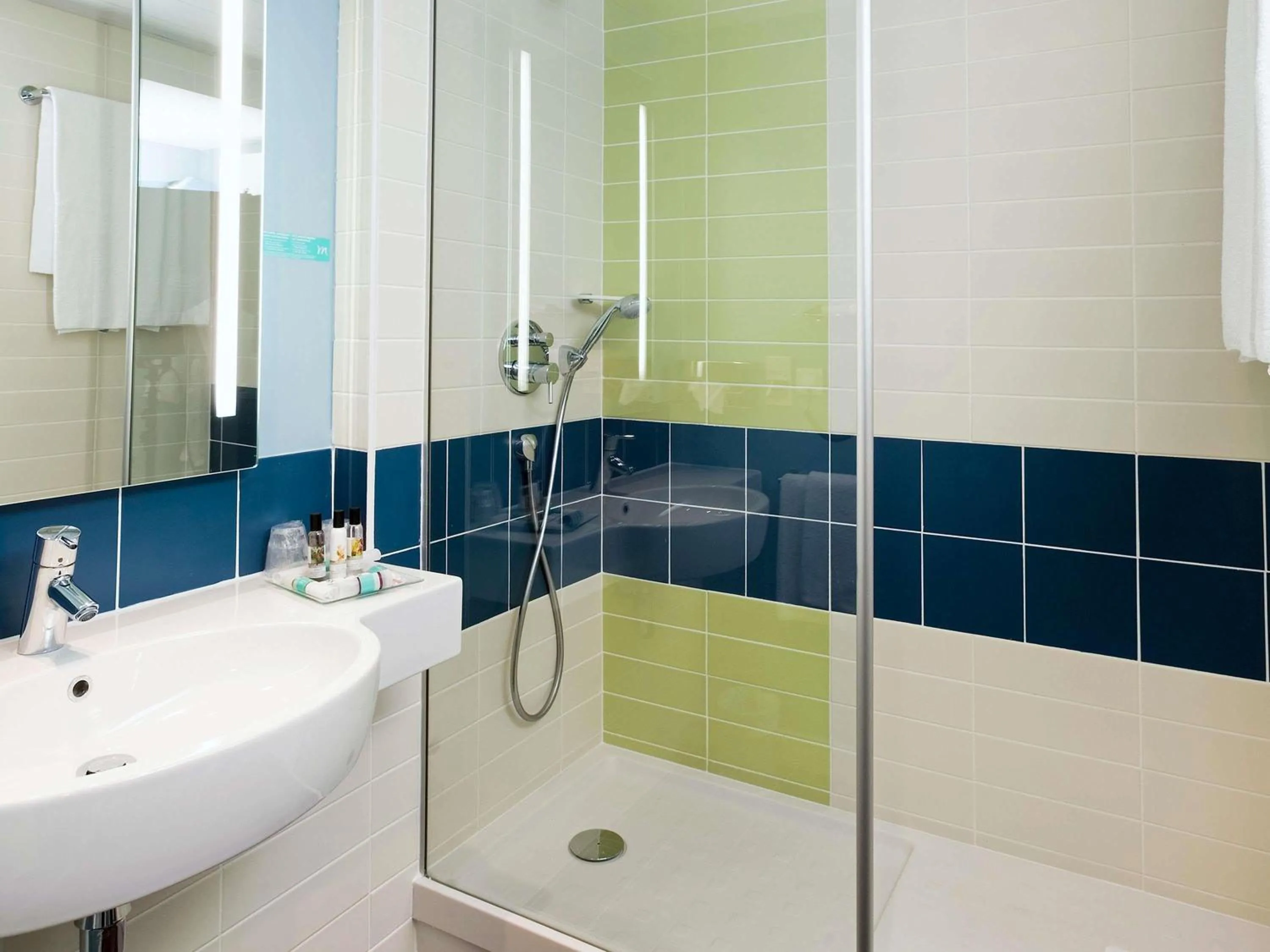 Bedroom in Mercure Paris Massy Gare TGV