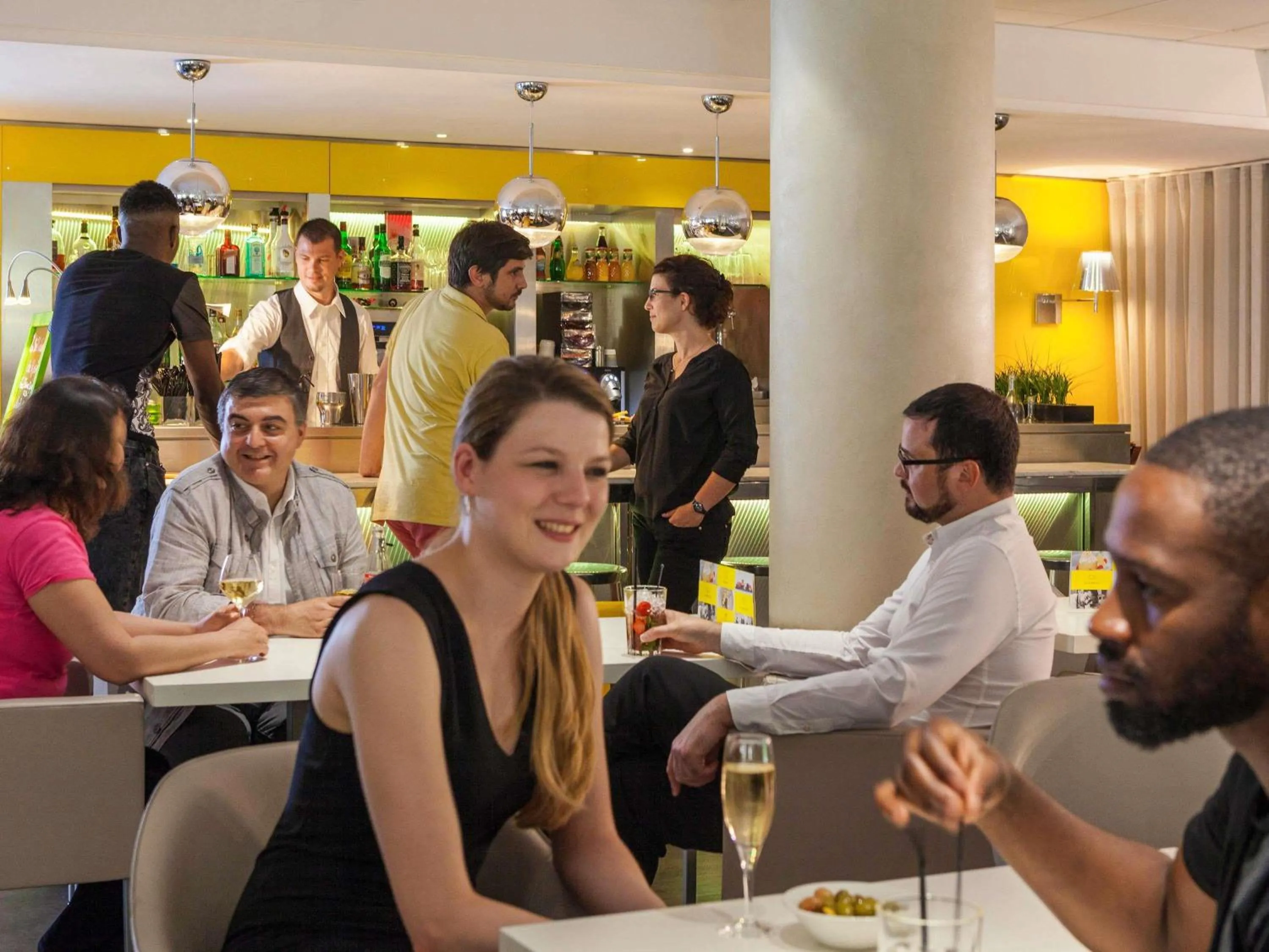 Restaurant/places to eat in Mercure Paris Massy Gare TGV