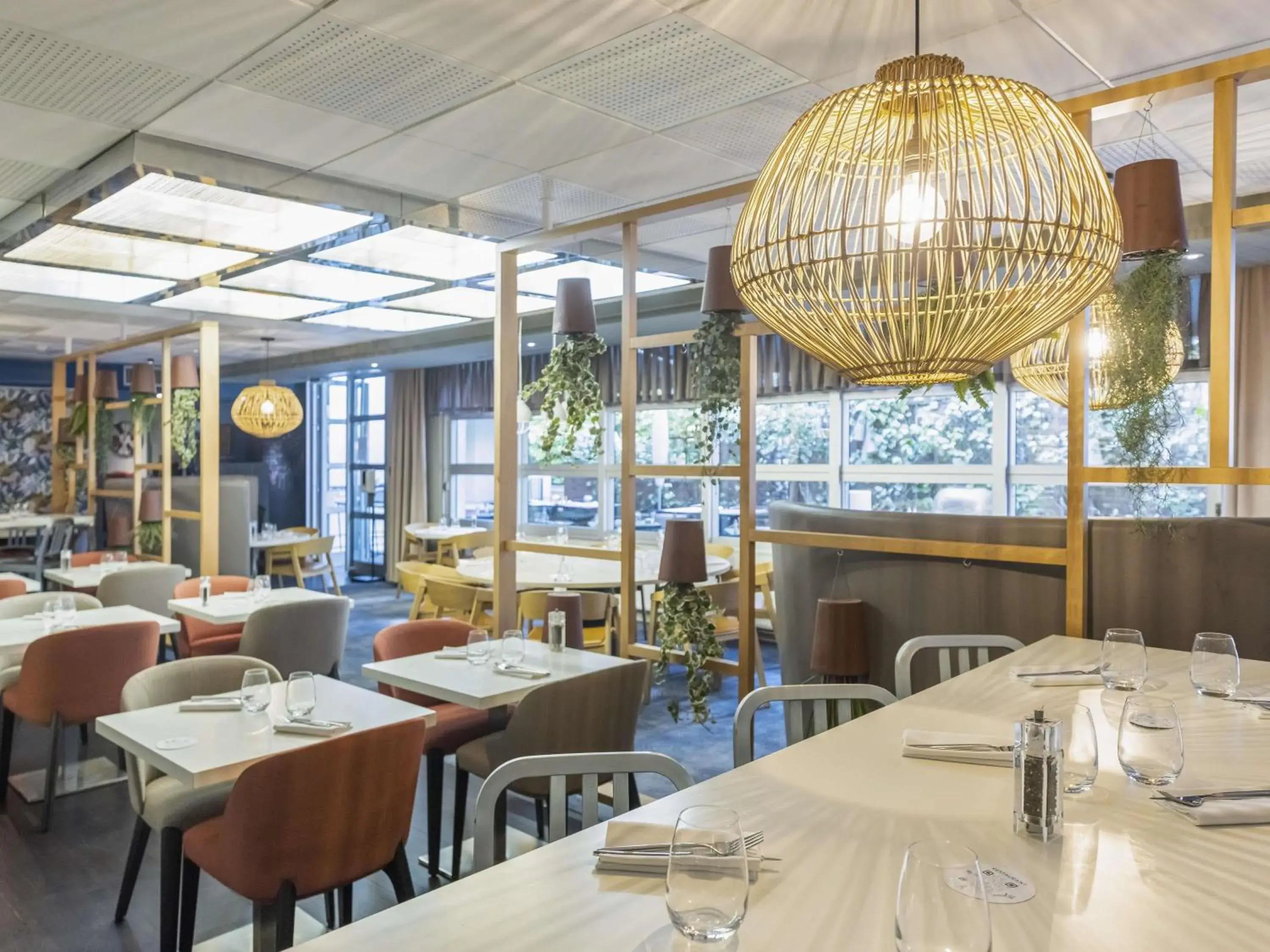 Property building in Mercure Paris Massy Gare TGV Property building in Mercure Paris Massy Gare TGV