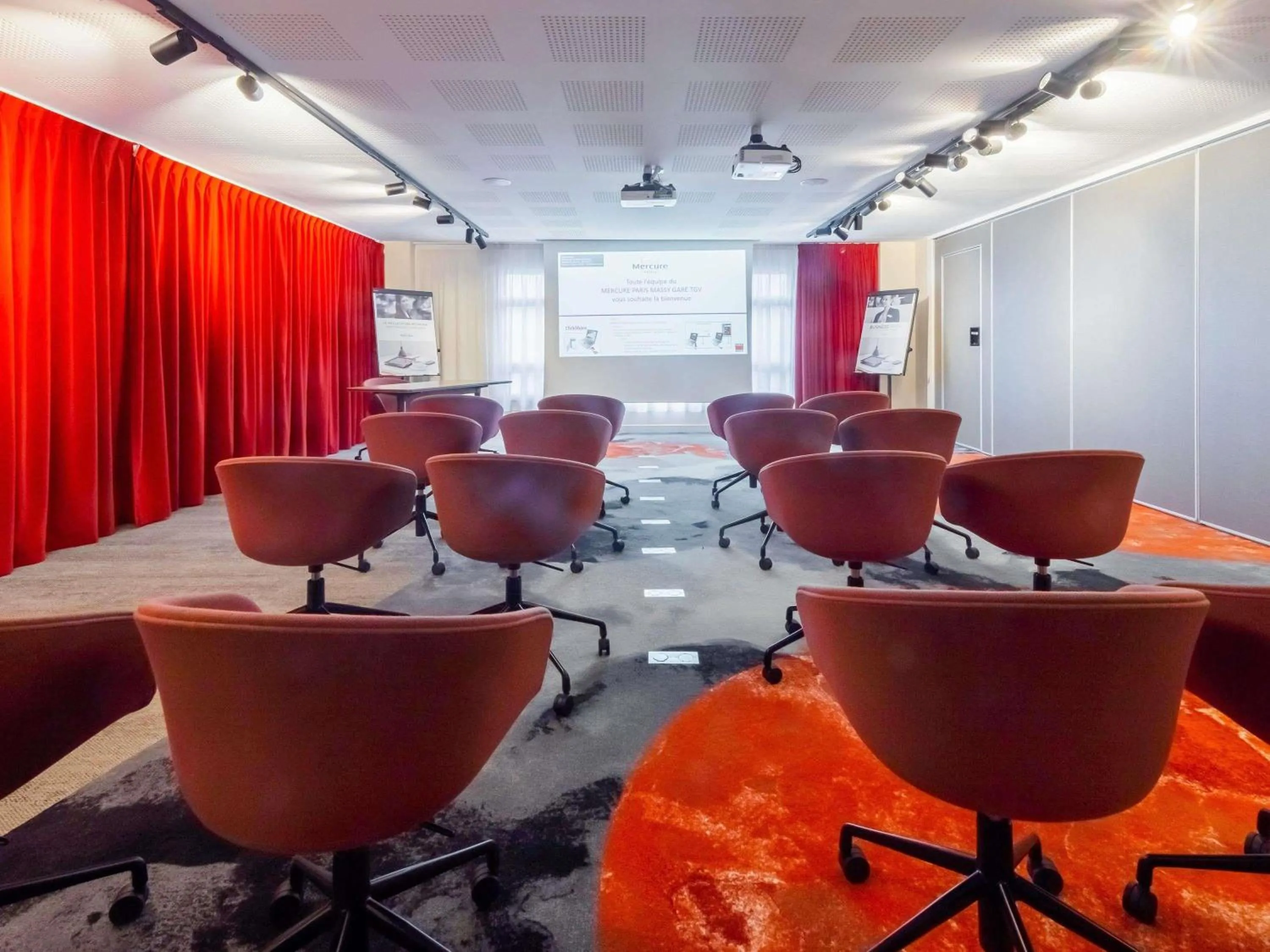 Meeting/conference room in Mercure Paris Massy Gare TGV