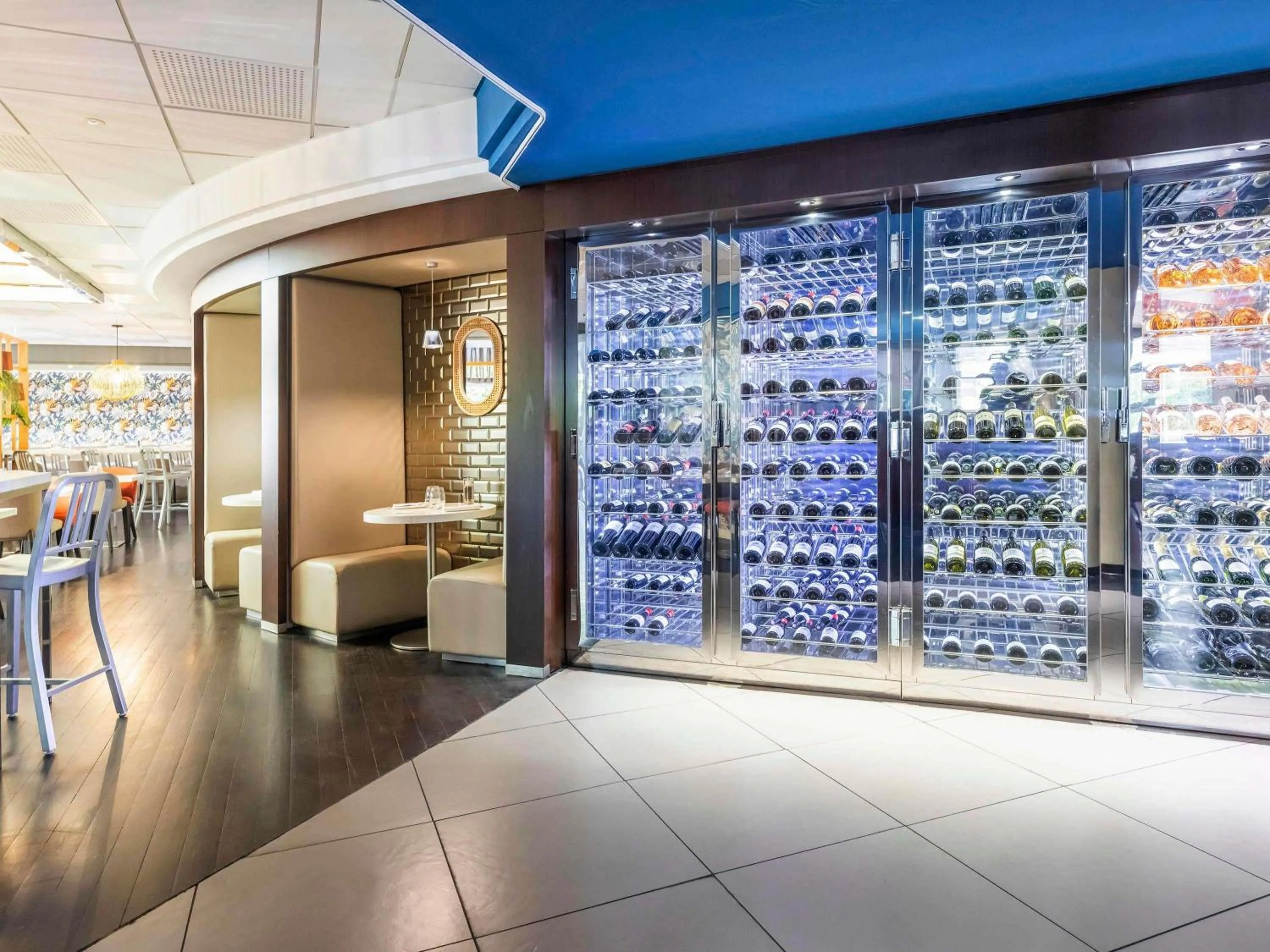 Restaurant/places to eat in Mercure Paris Massy Gare TGV