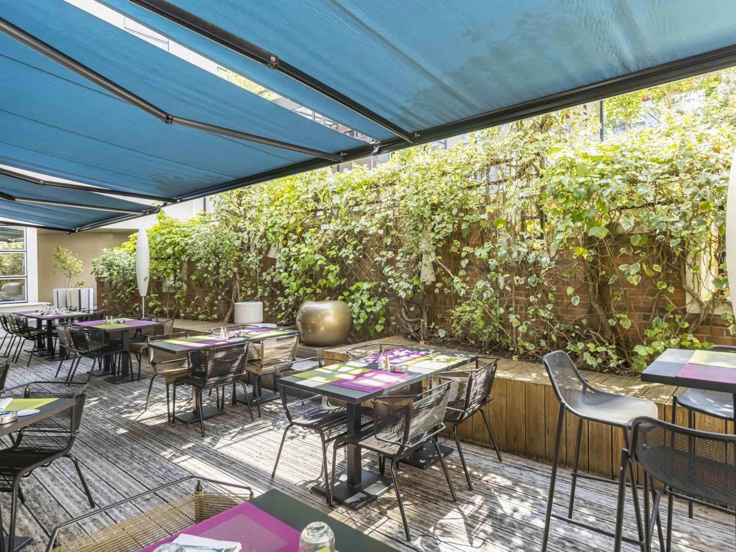 Lounge or bar in Mercure Paris Massy Gare TGV