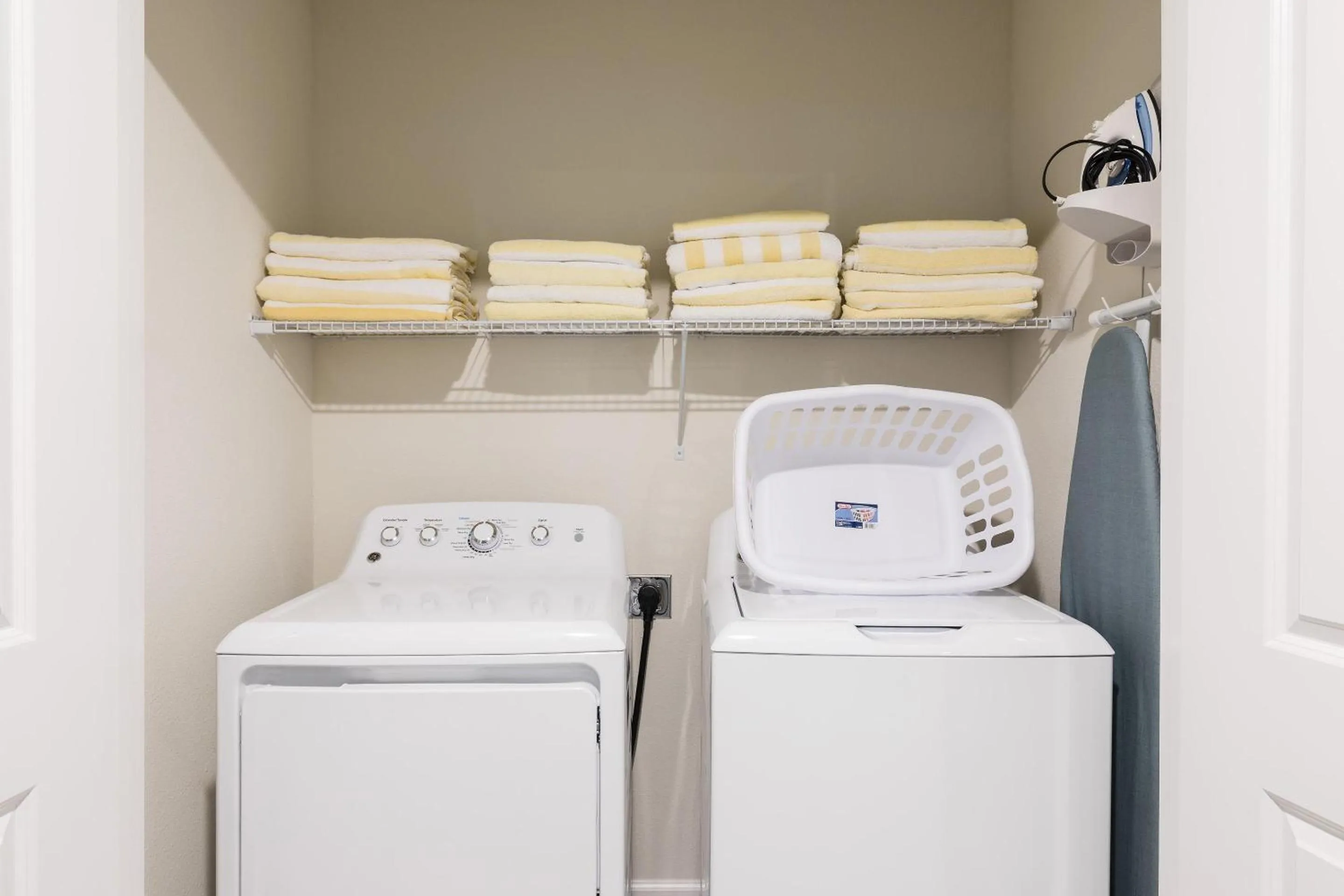 Property building in Champions Gate Resort, Game Room, Theater, Near Attractions!!