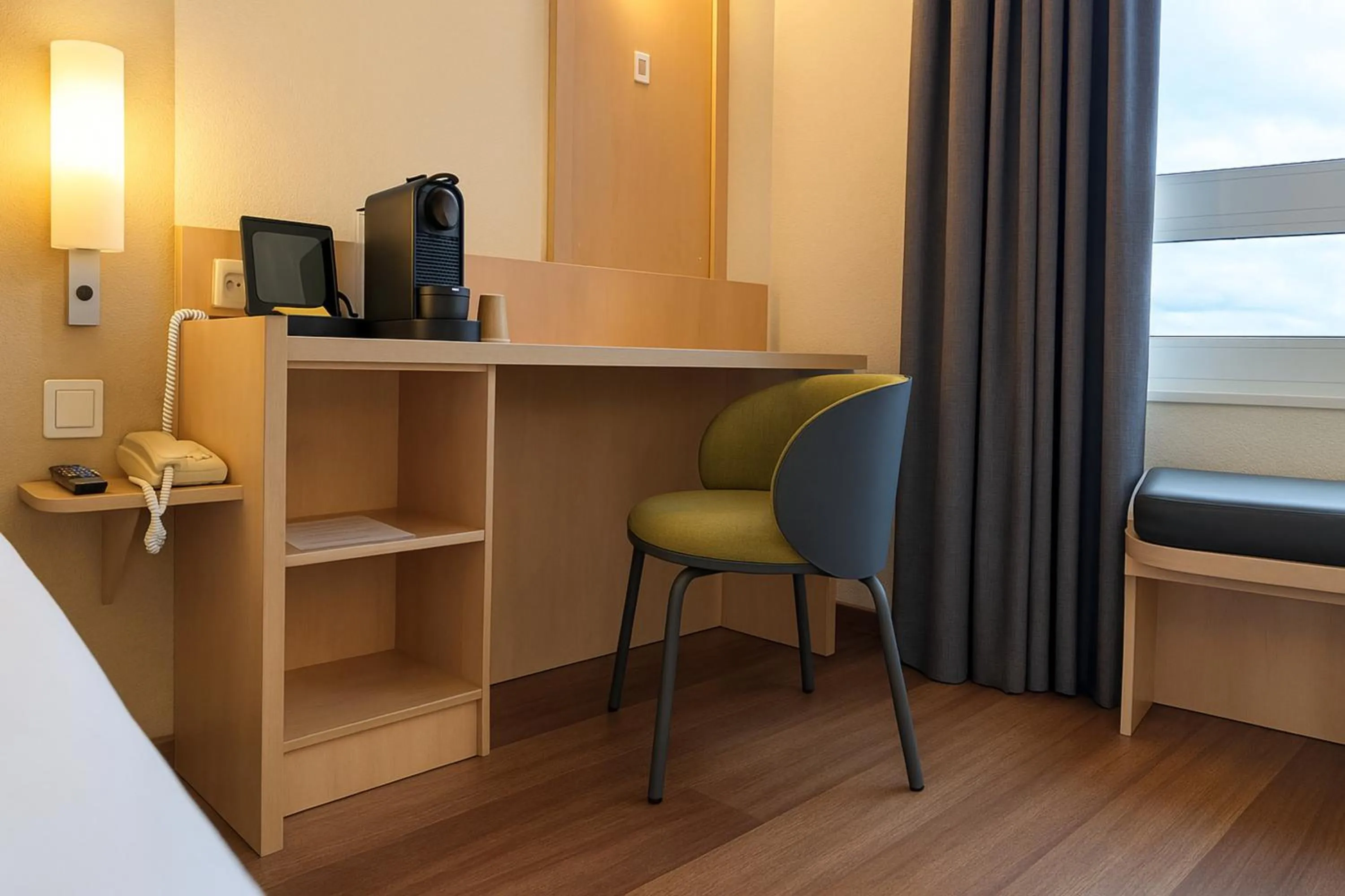 Photo of the whole room, Bed in ibis Lyon Part Dieu Les Halles