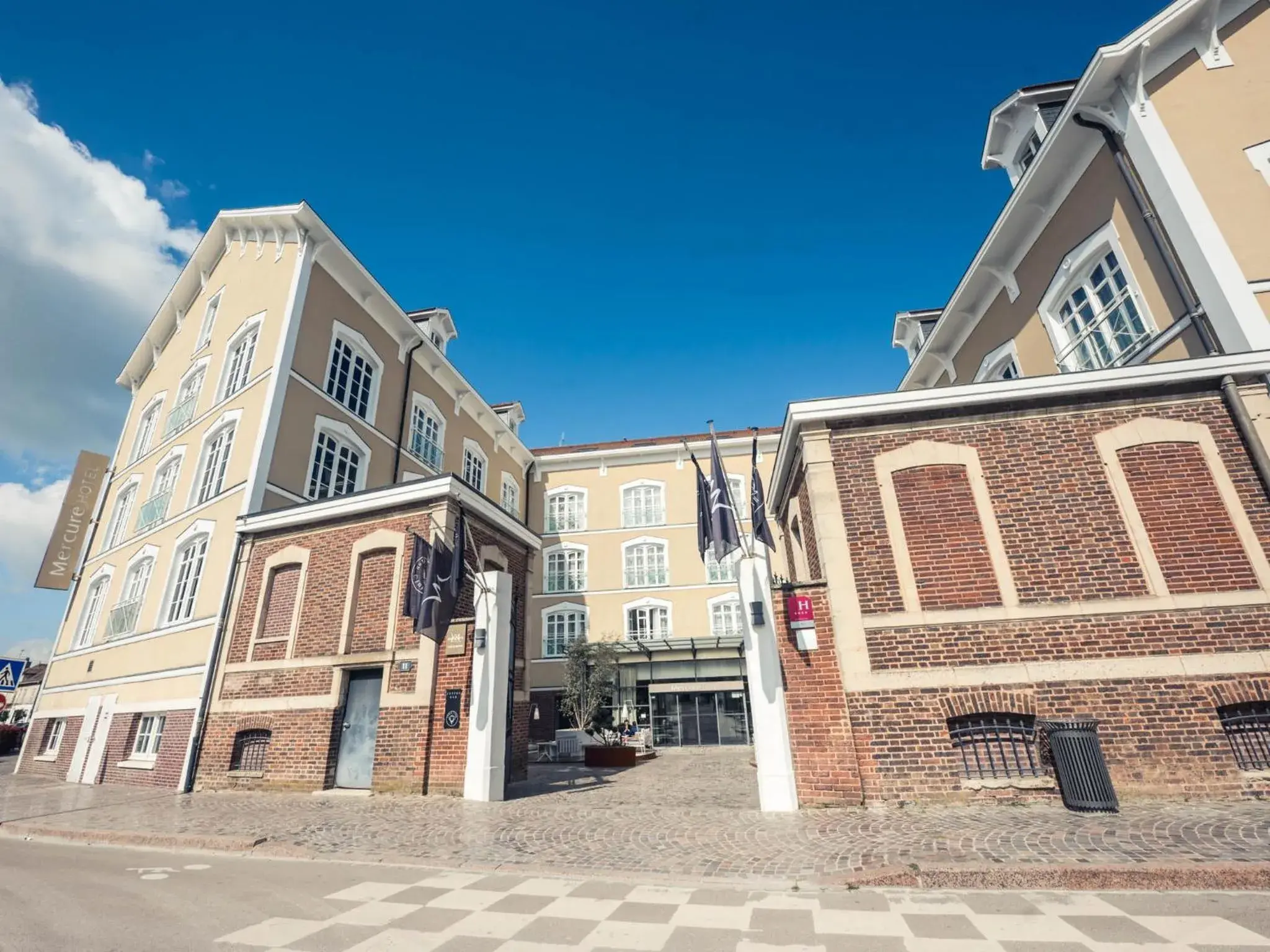 Property building in Mercure Troyes Centre Property building in Mercure Troyes Centre