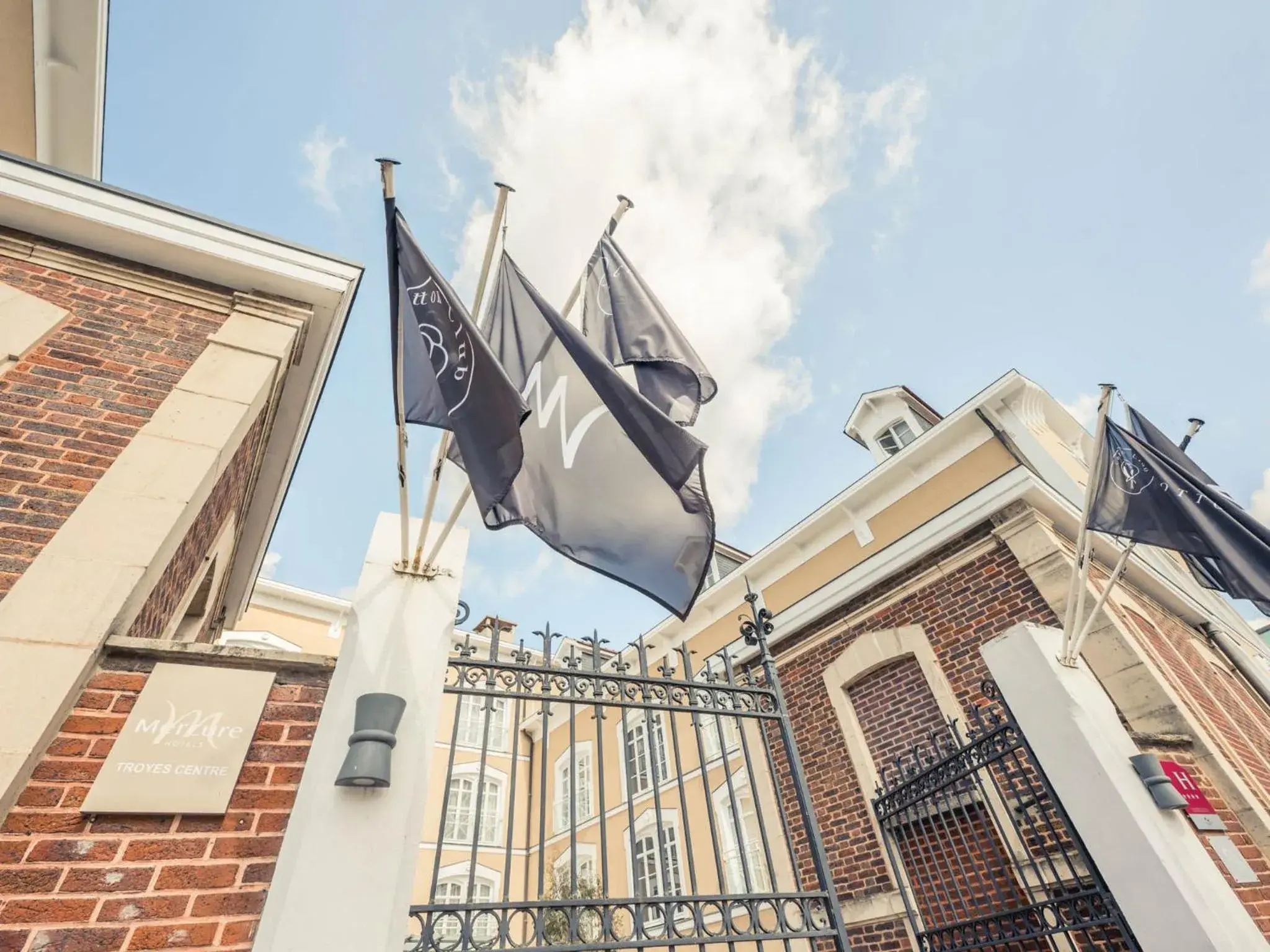 Property building in Mercure Troyes Centre Property building in Mercure Troyes Centre