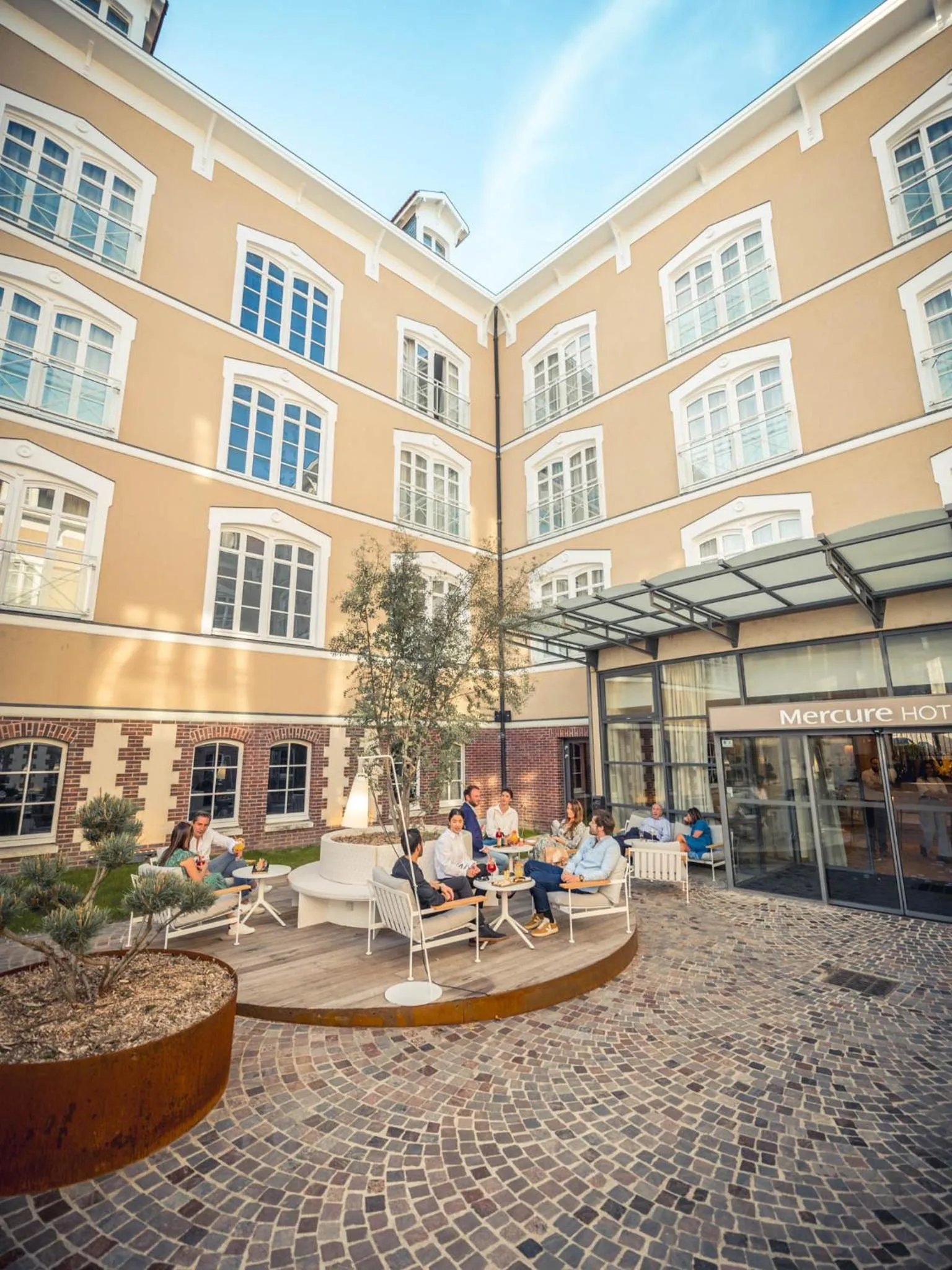Patio in Mercure Troyes Centre