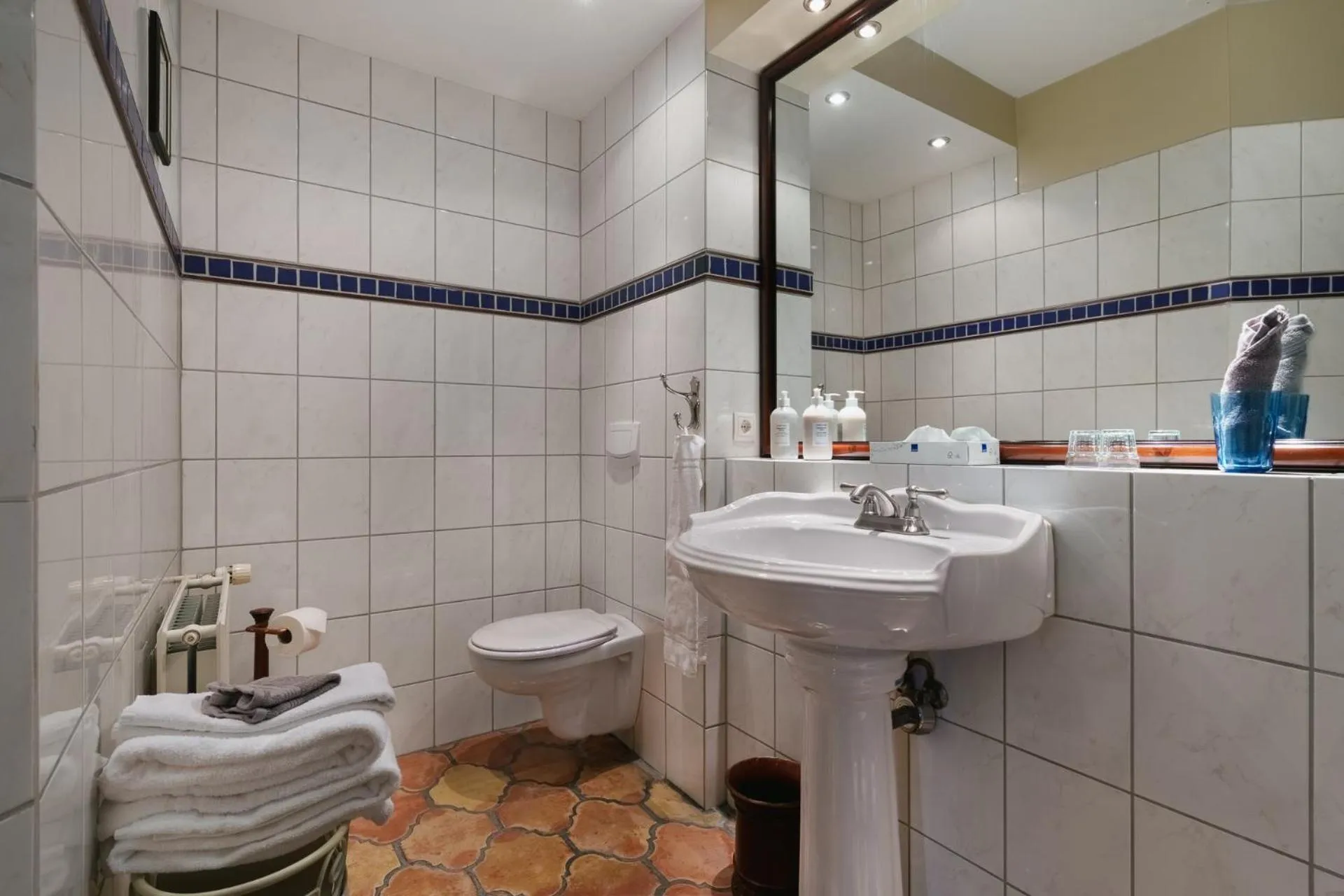 Bathroom in Hotel Kriunes