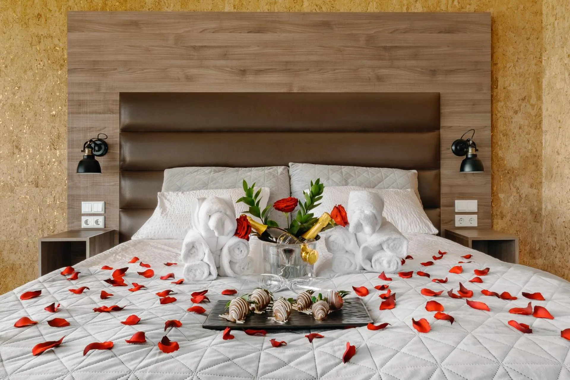 Property building, Bed in Hotel Kriunes