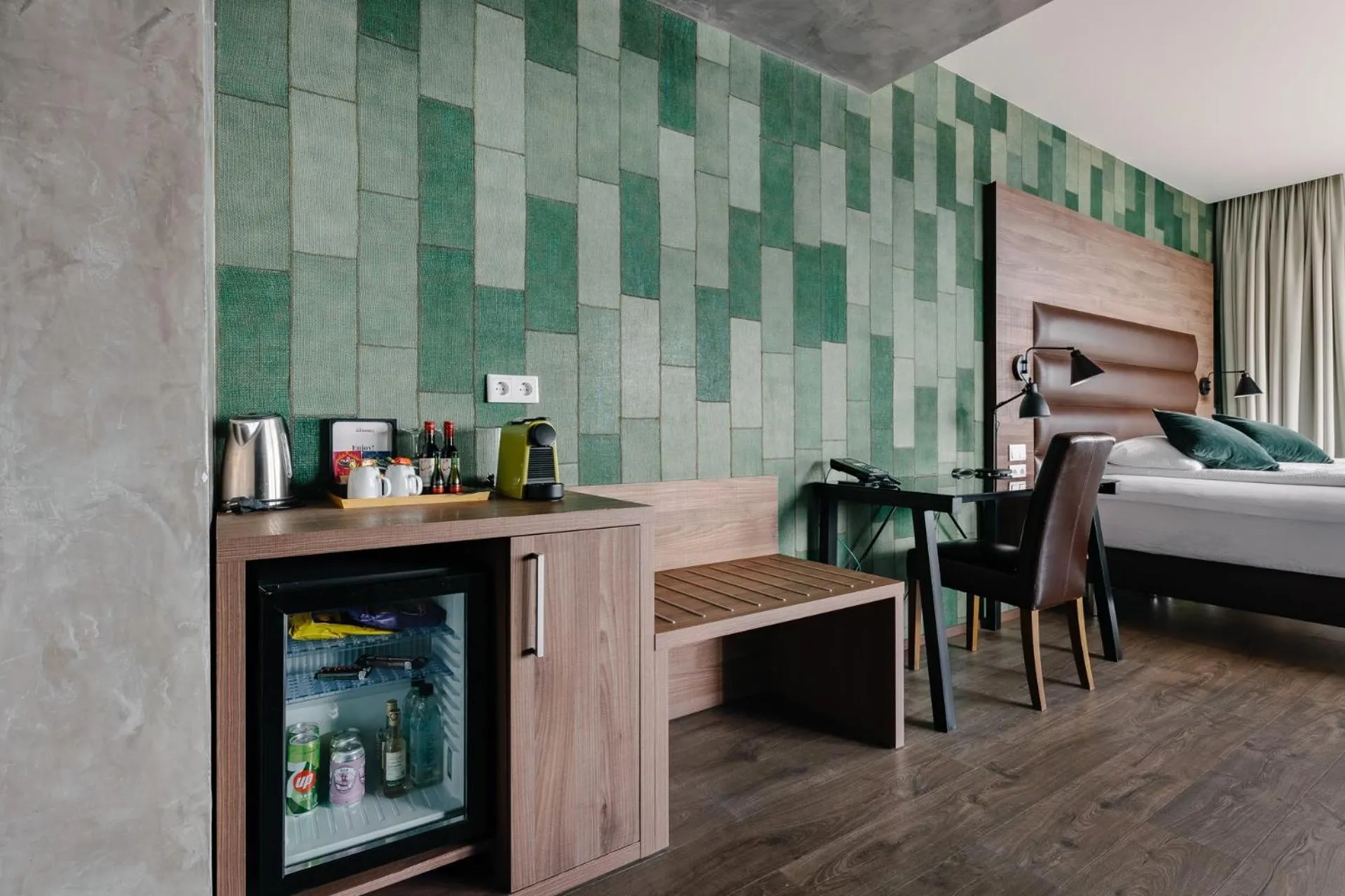 minibar, Bed in Hotel Kriunes