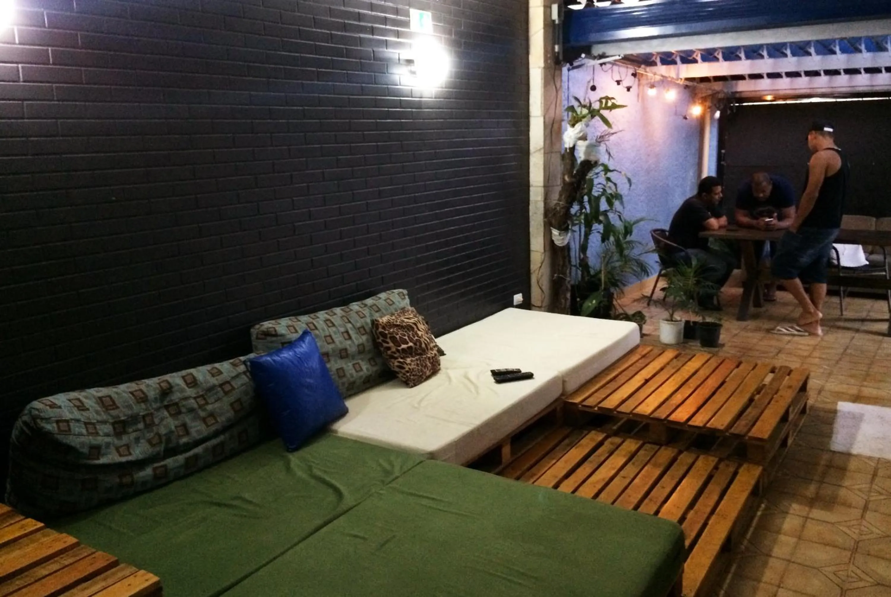 Communal lounge/ TV room in Micasa Hostel - Congonhas