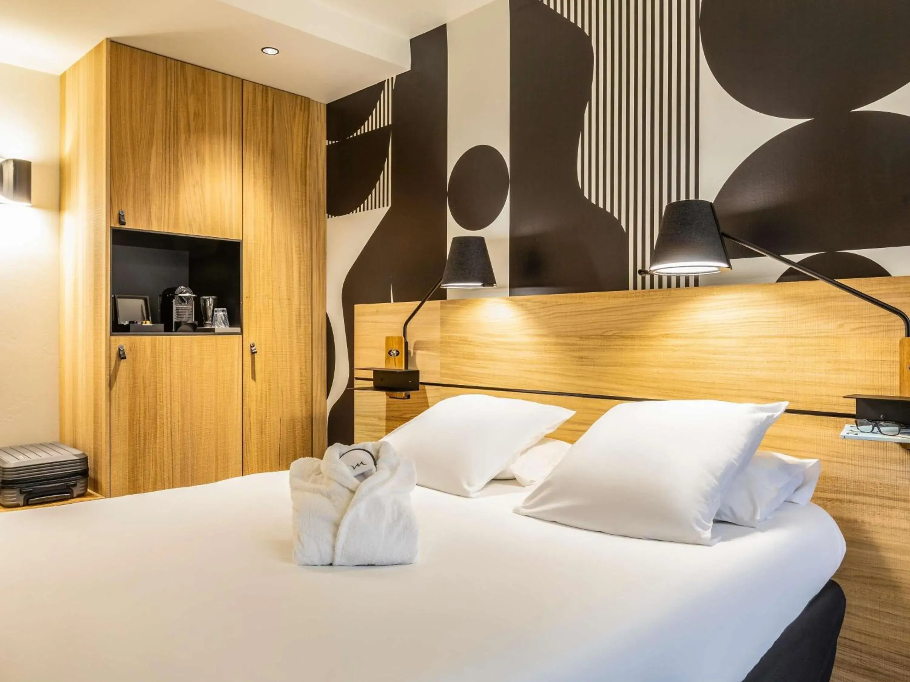 Bedroom, Bed in Mercure Metz Centre Bedroom, Bed in Mercure Metz Centre