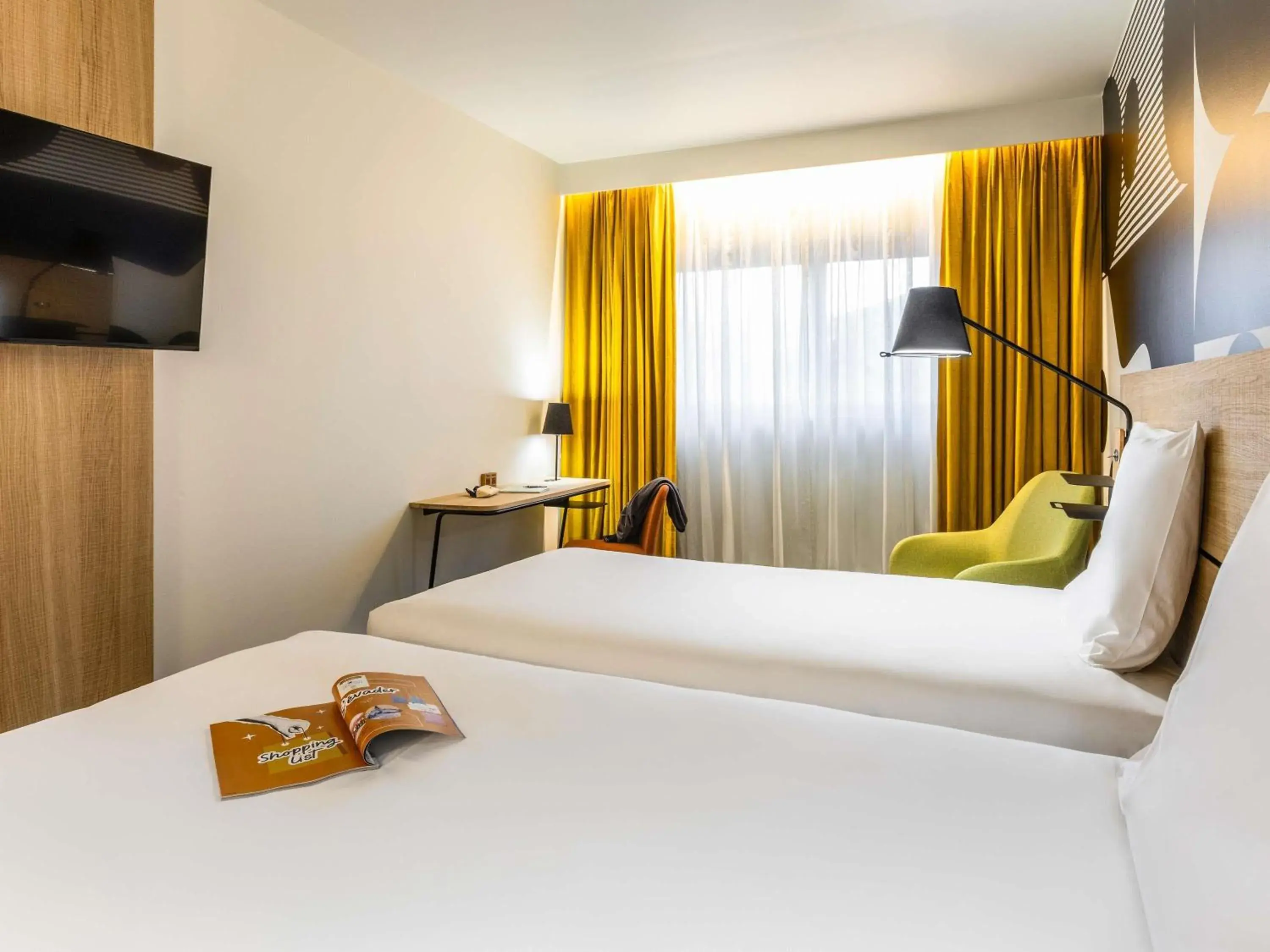 Bedroom, Bed in Mercure Metz Centre Bedroom, Bed in Mercure Metz Centre