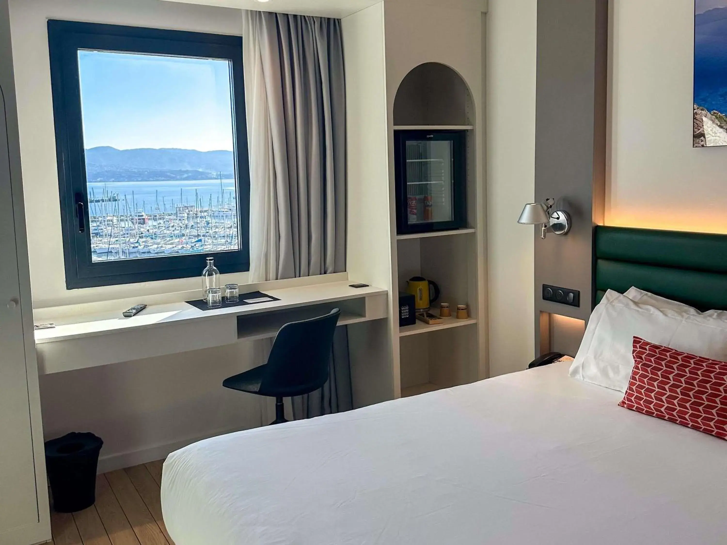 Bedroom, Bed in Mercure Ajaccio Bedroom, Bed in Mercure Ajaccio