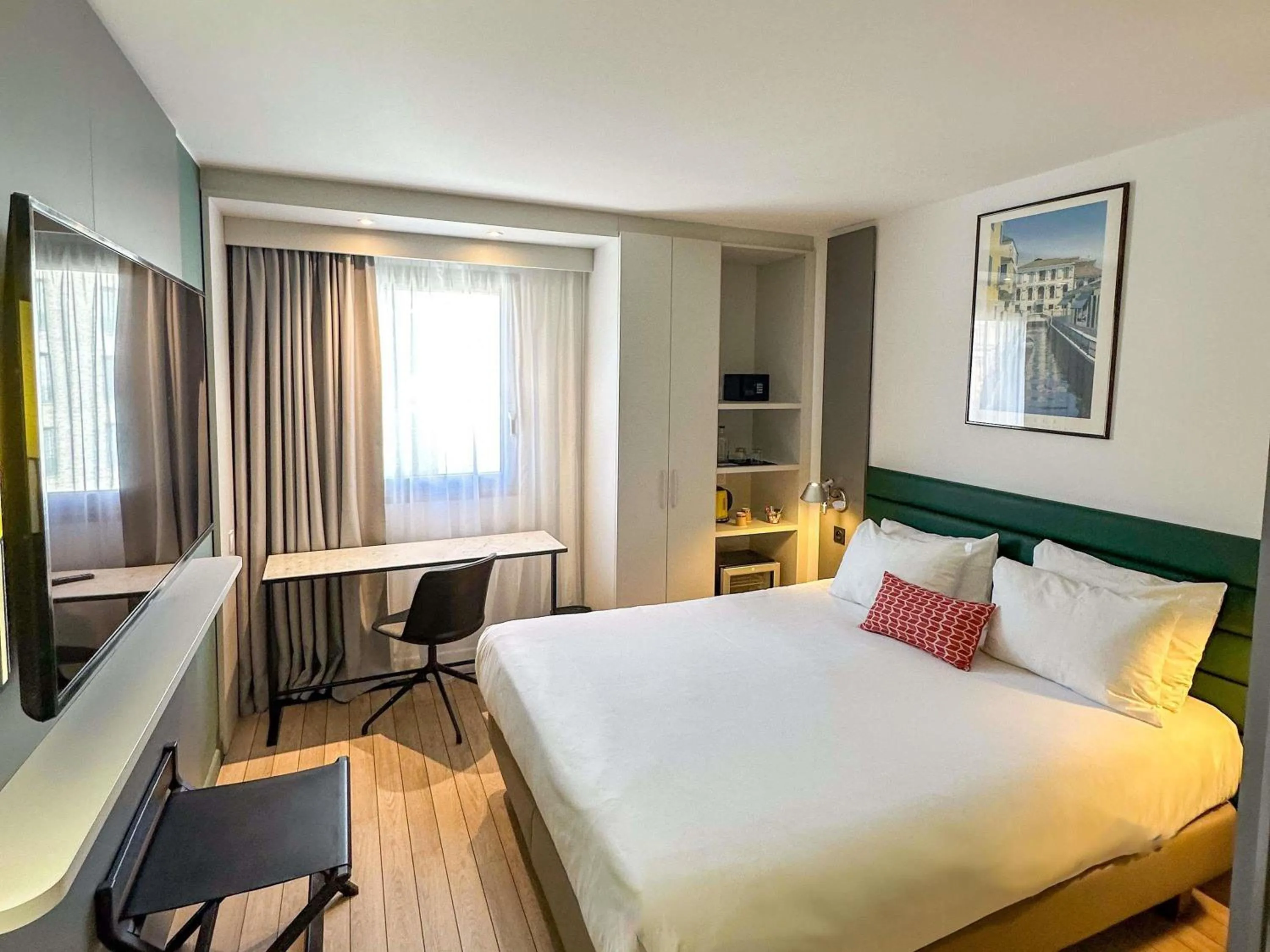 Bedroom, Bed in Mercure Ajaccio