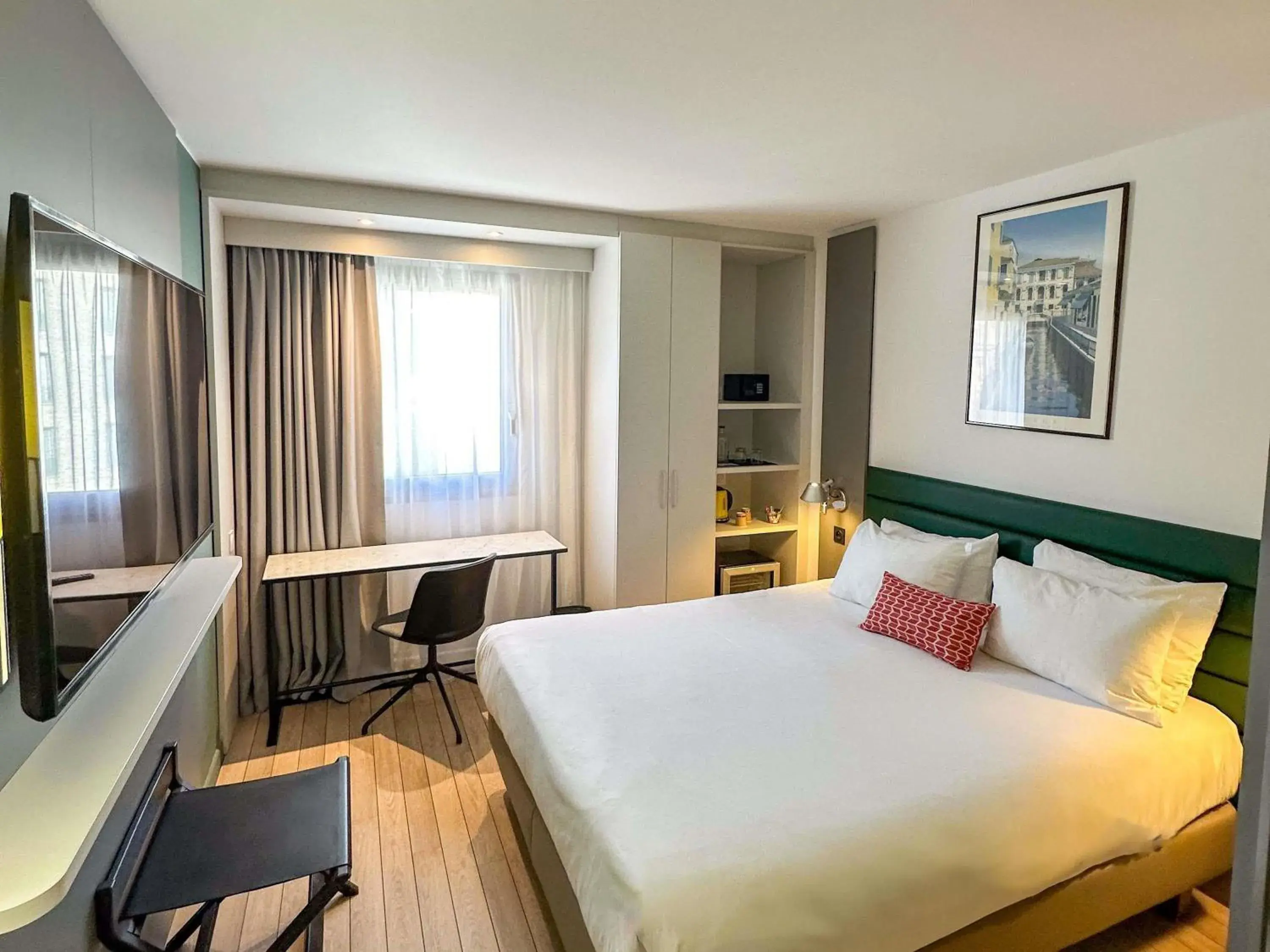 Bedroom, Bed in Mercure Ajaccio Bedroom, Bed in Mercure Ajaccio