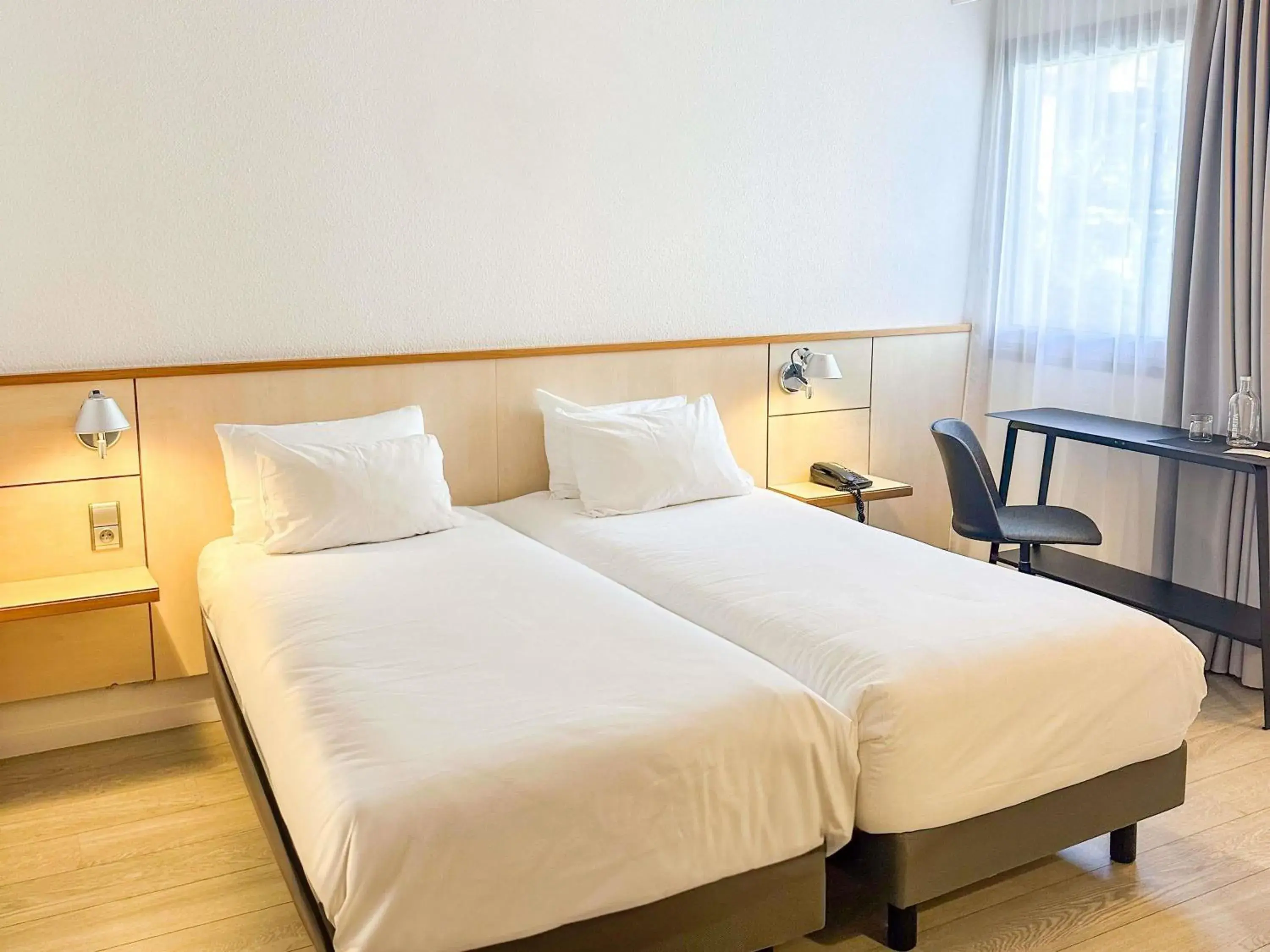 Bedroom, Bed in Mercure Ajaccio Bedroom, Bed in Mercure Ajaccio