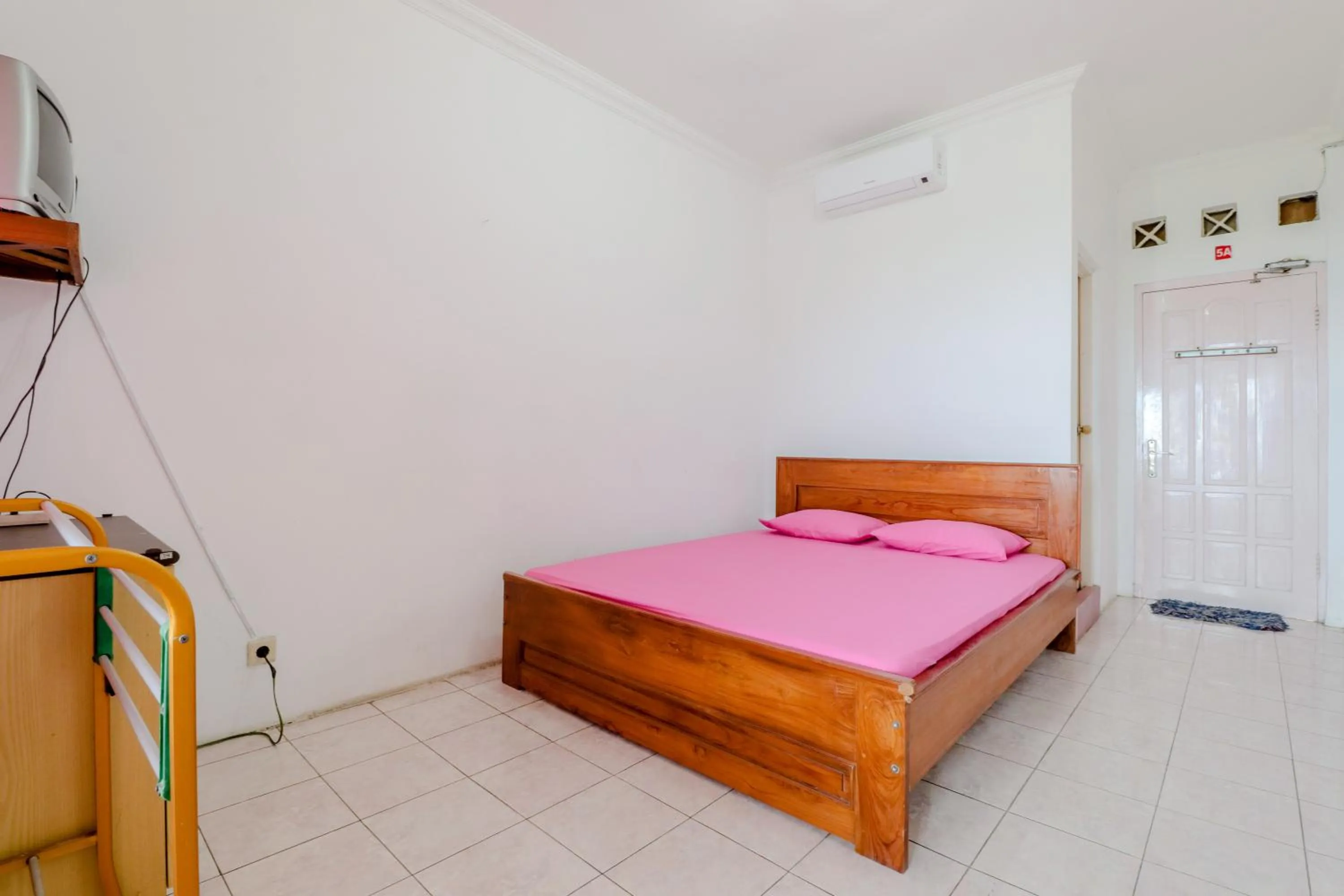 Bedroom, Bed in Adinda Beach Hotel and Villa