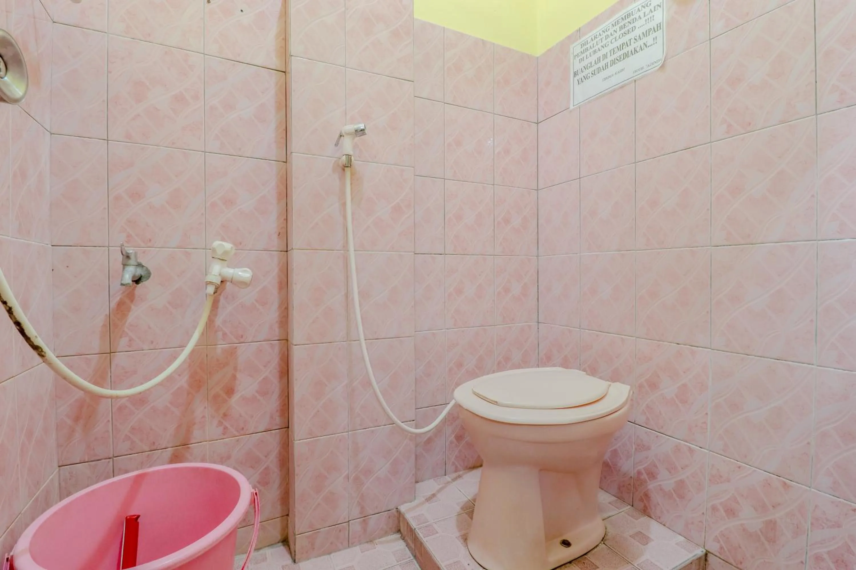 Bathroom in Adinda Beach Hotel and Villa